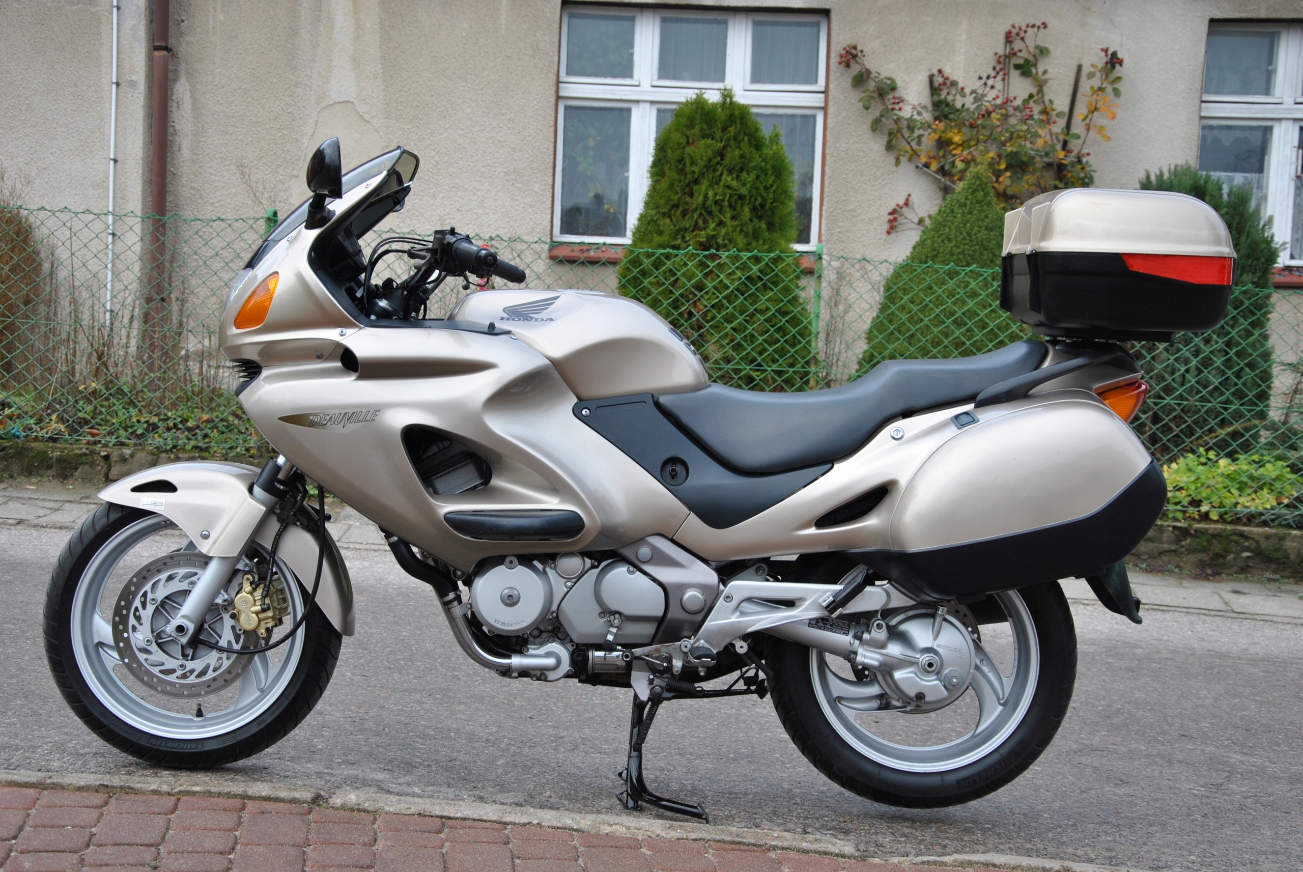 Honda NTV 650 Deauville 99r Niemcy Transport Grati