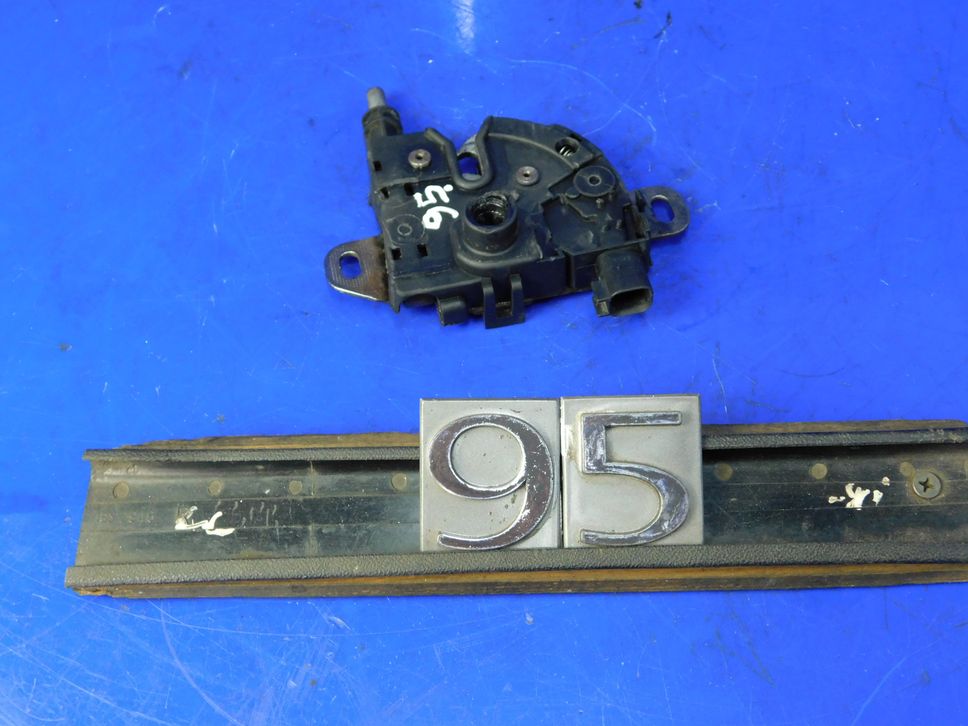 FORD FOCUS MK1 LIFT ZAMEK MASKI 7209685409 oficjalne