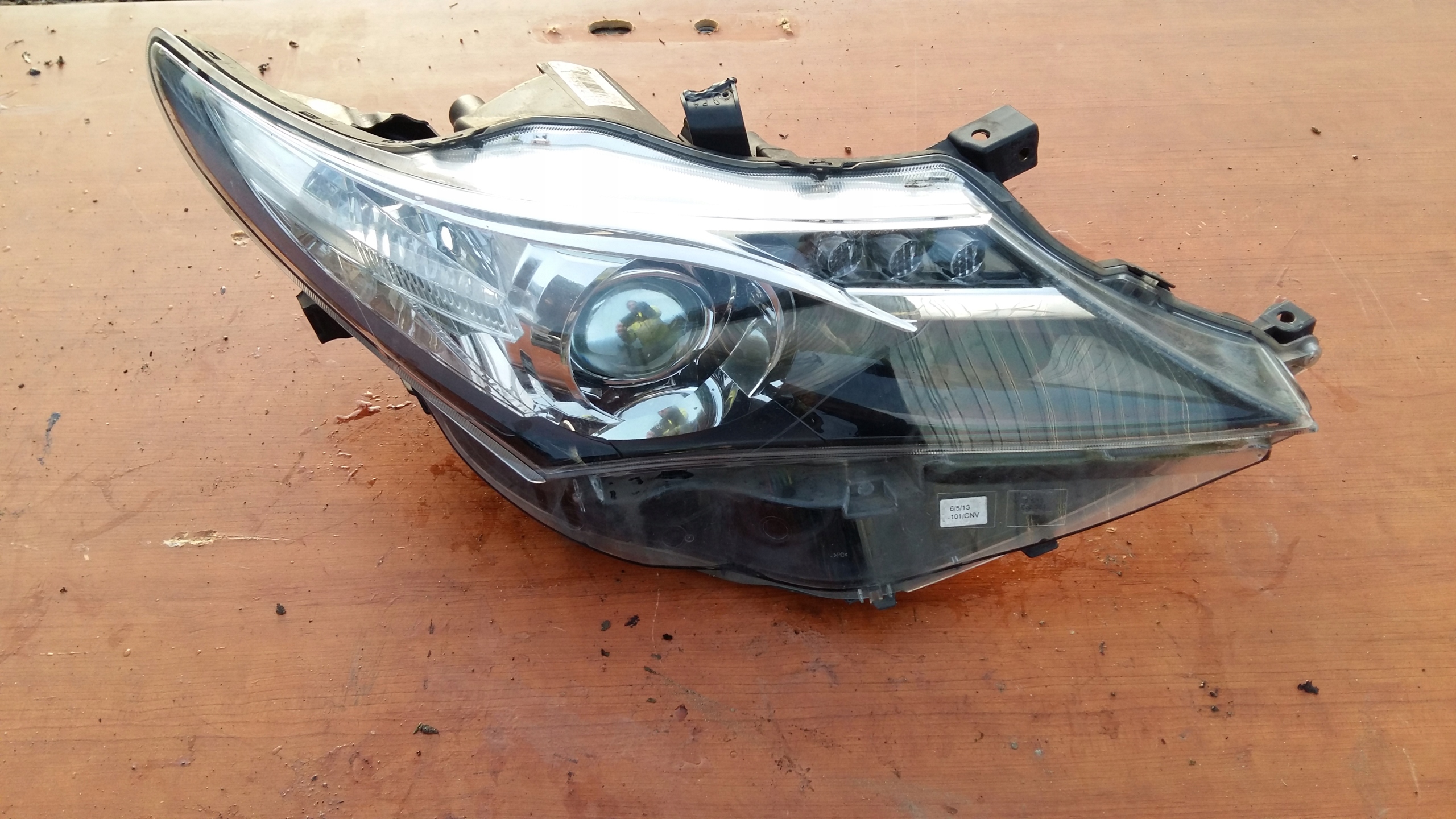 TOYOTA AURIS II LAMPA XENON PRAWA 8111002E40 7854115899 oficjalne