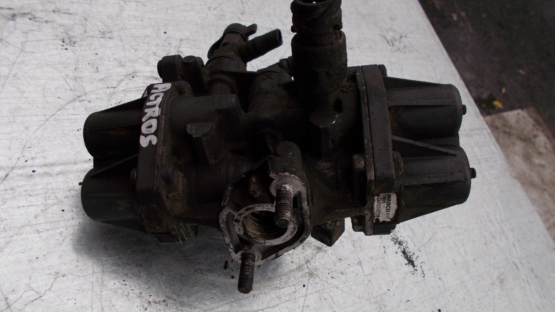 Топливная система мерседес актрос. 4х контурный кран Мерседес Актрос. 4 Контурный кран Мерседес Актрос. Клапан 4 контурный Актрос. 4х контурный клапан Мерседес Актрос