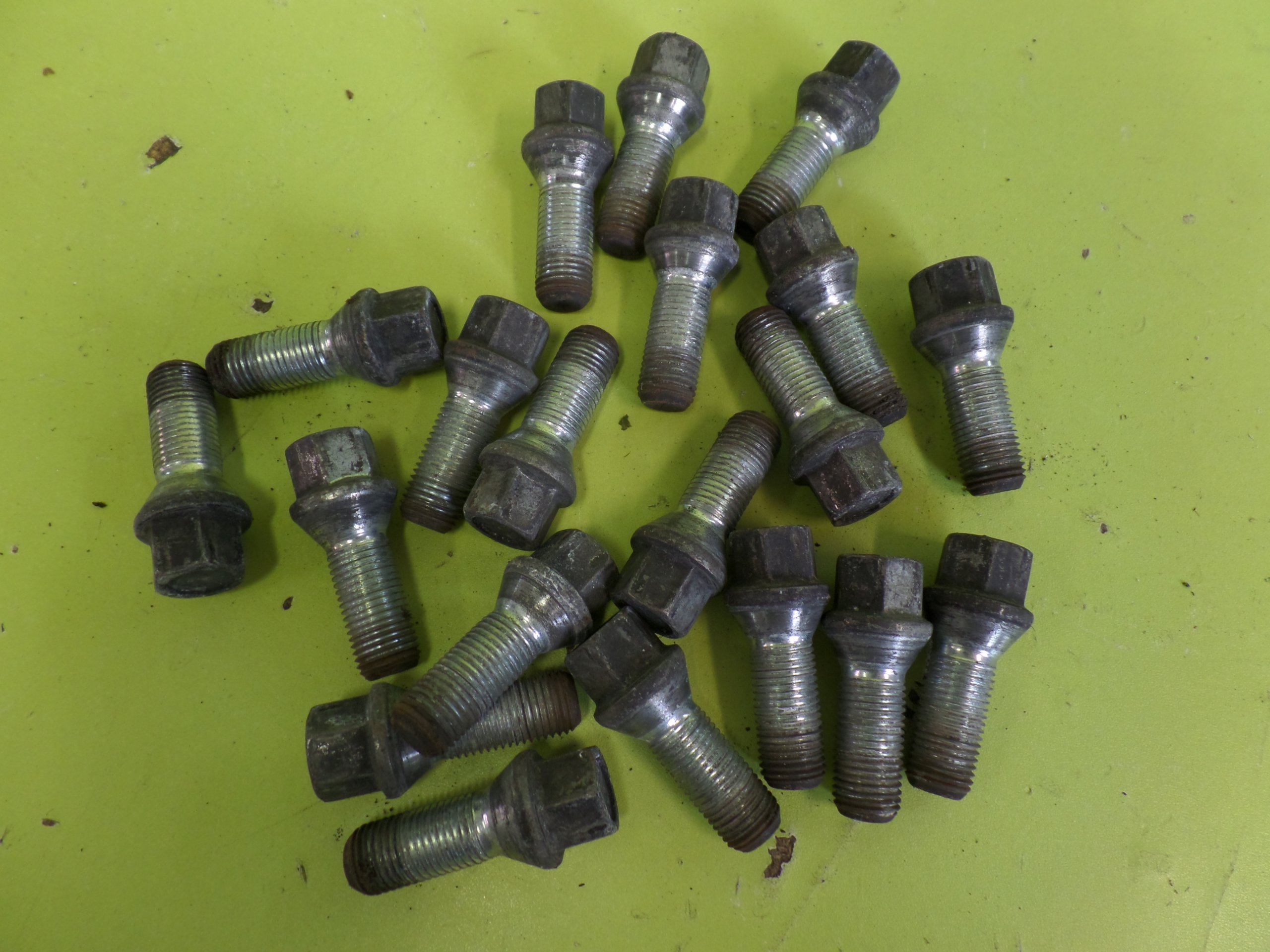 болты маховика vw passat b2. 39) – 2 шт. 8). болт шаровой мазда 626. болт б3.