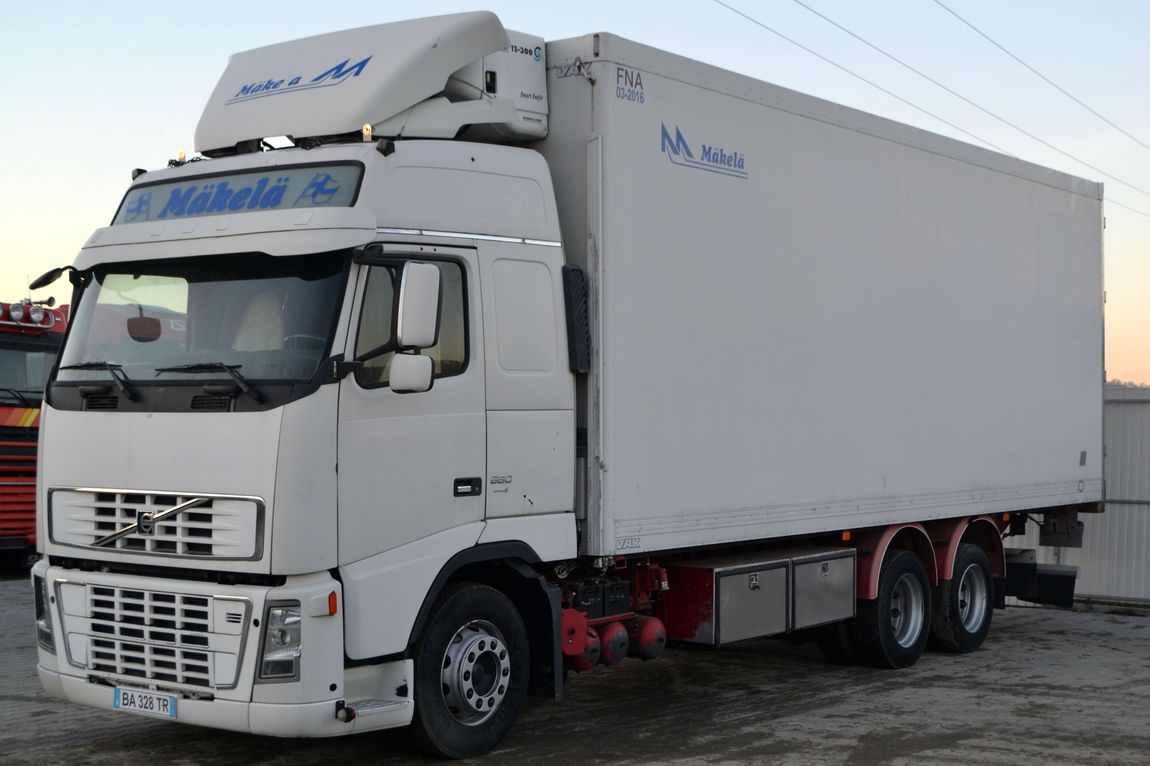 Купить 10 тонник бу на авито. Volvo fh16 рефрижератор. Volvo FH рефрижератор 6х2 VTS. Вольво 4x2 изотермический. Volvo FH 10 тонн.