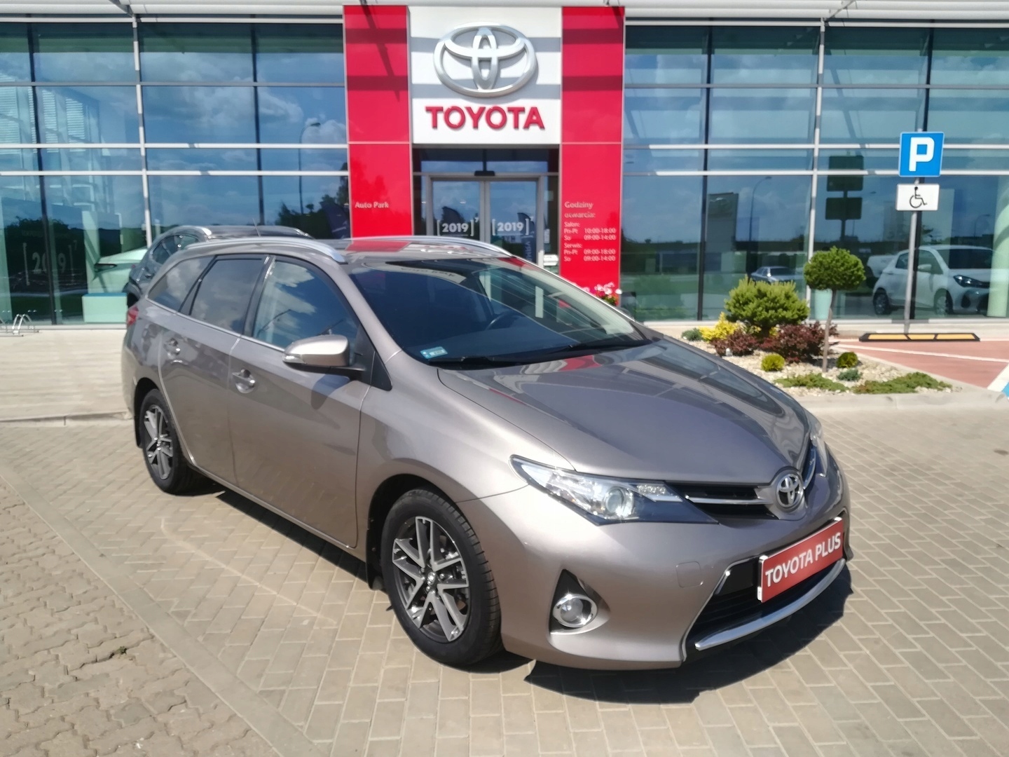 Toyota Auris 1.6 Premium Salon PL; Serwis ASO; Gwa