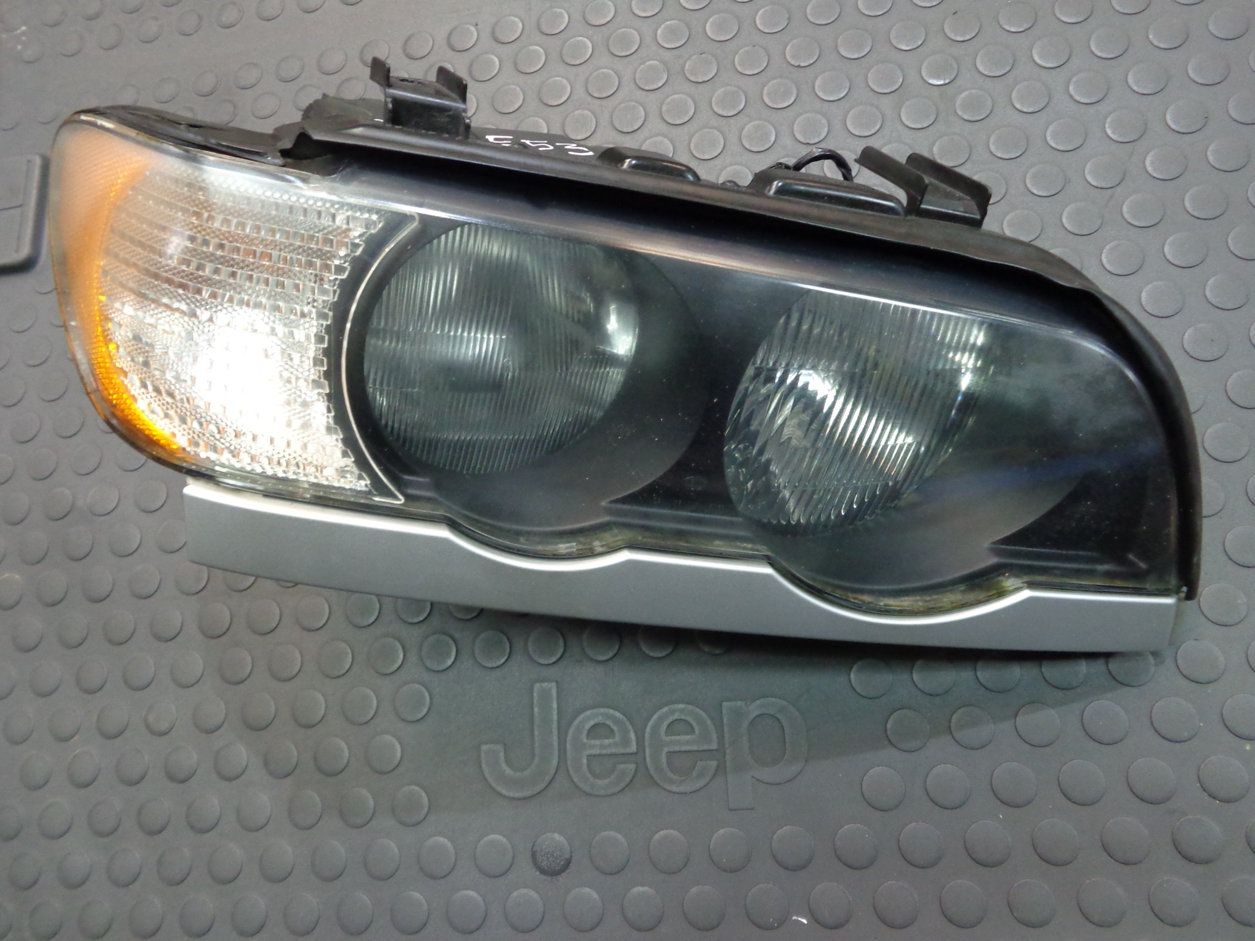 LAMPA PRZÓD PRAWA LISTWA TITANSILBER BMW X5 E53