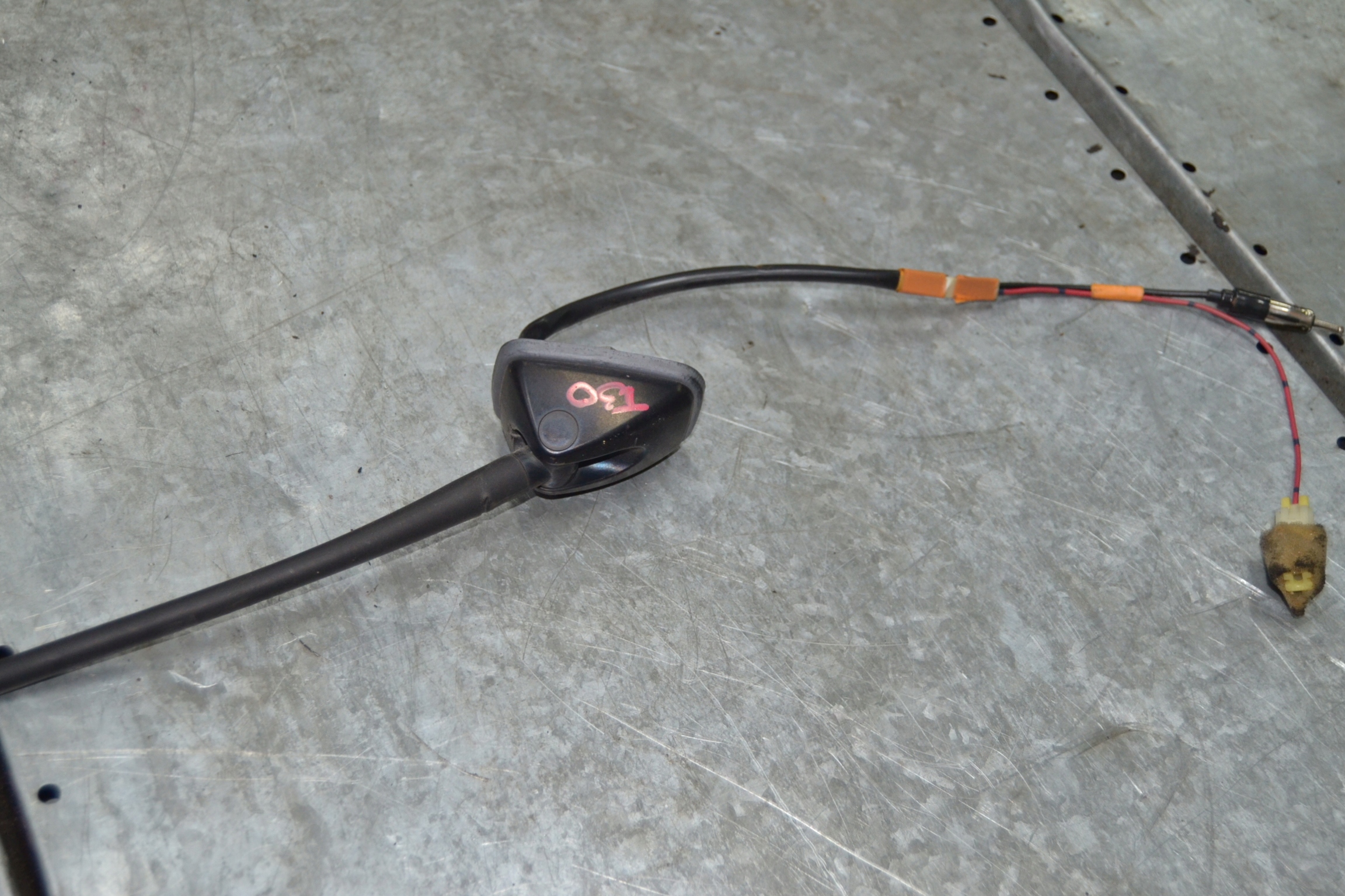 NISSAN XTRAIL T30 ANTENA 7707813491 oficjalne