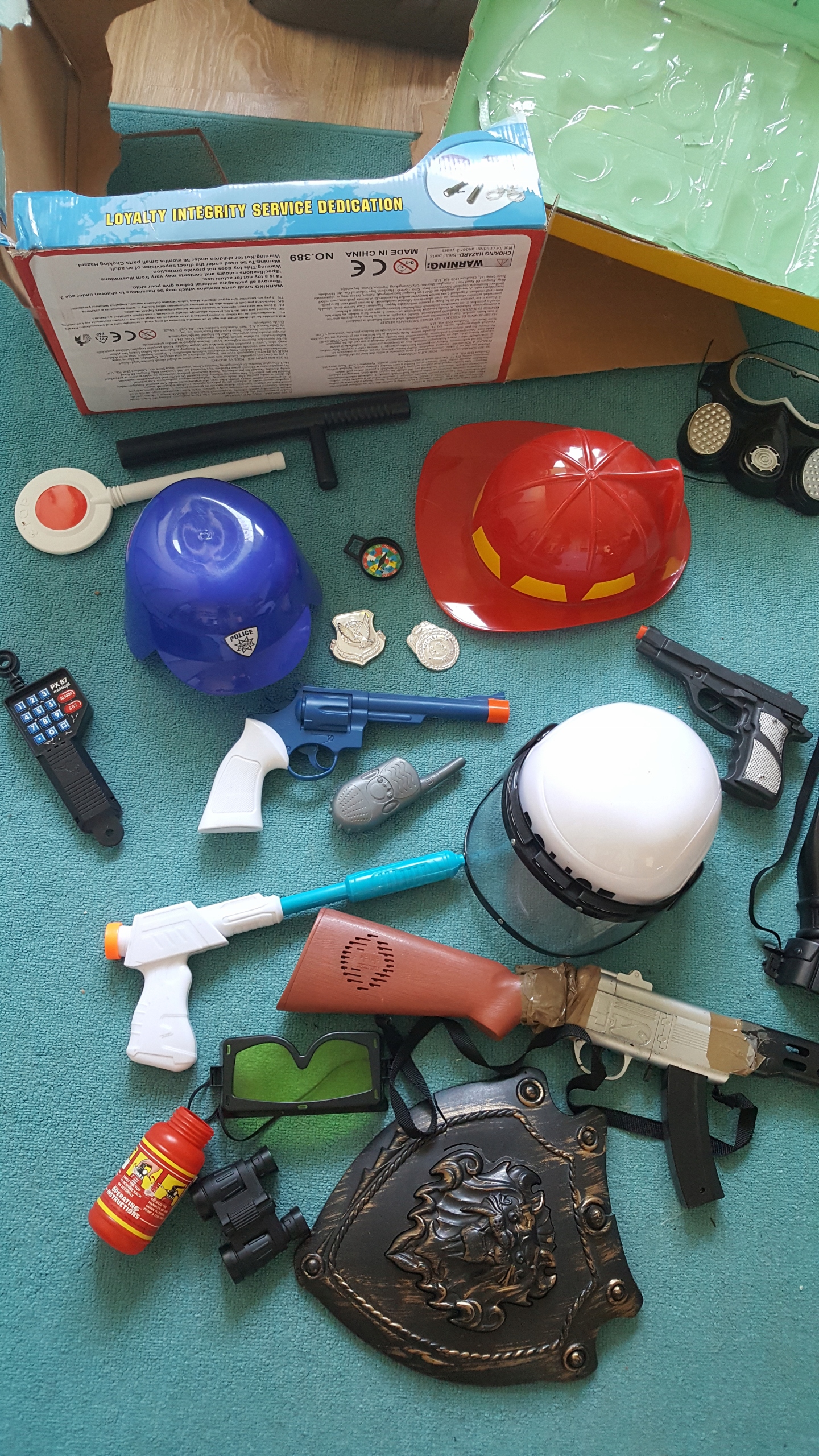 Zabawki Zestaw Policjant Strażak Hełm Tarcza Zabawki Zestaw Policjant Strażak Hełm Tarcza