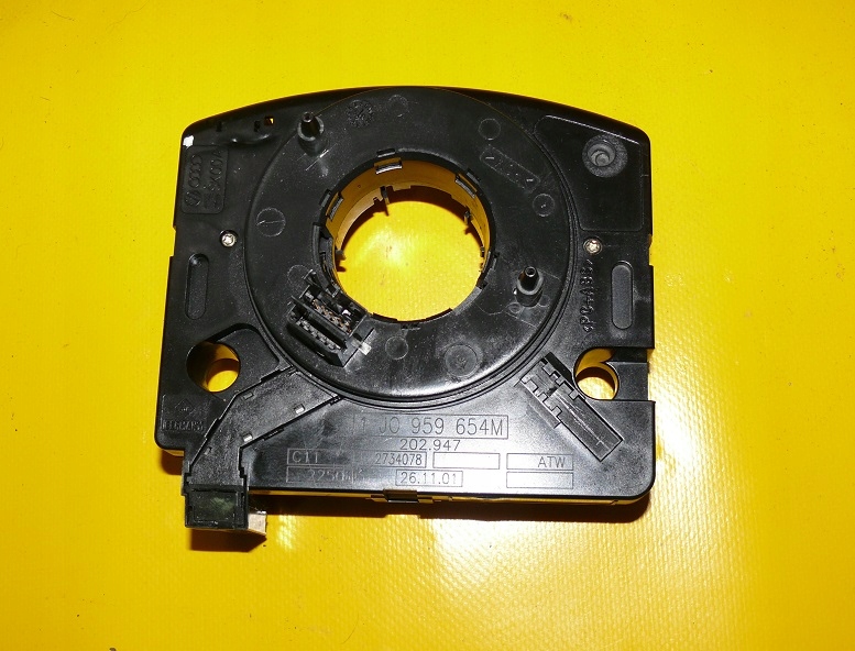 Датчик поворота руля q7 2018. Датчик угла поворота рулевого колеса g85. Датчик угла поворота руля ауди q7. Nissan navara датчик угла поворота. Датчик угла поворота рулевого колеса ауди.