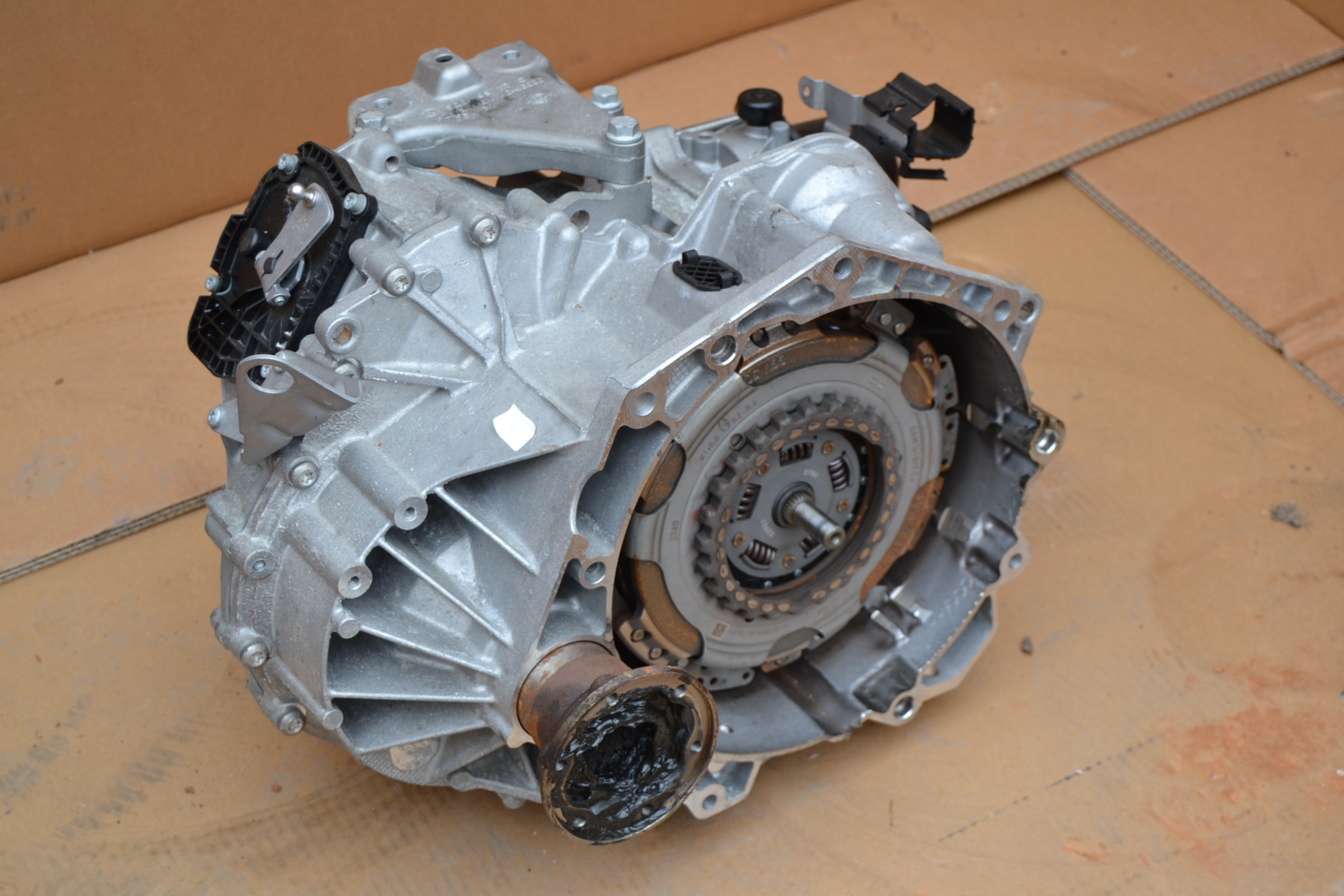 Жгут раздатки l200 артикул. Dsg 6. Мотор cda с коробкой dsg. Снятие коробки дсг. Двигатель дсг 1.