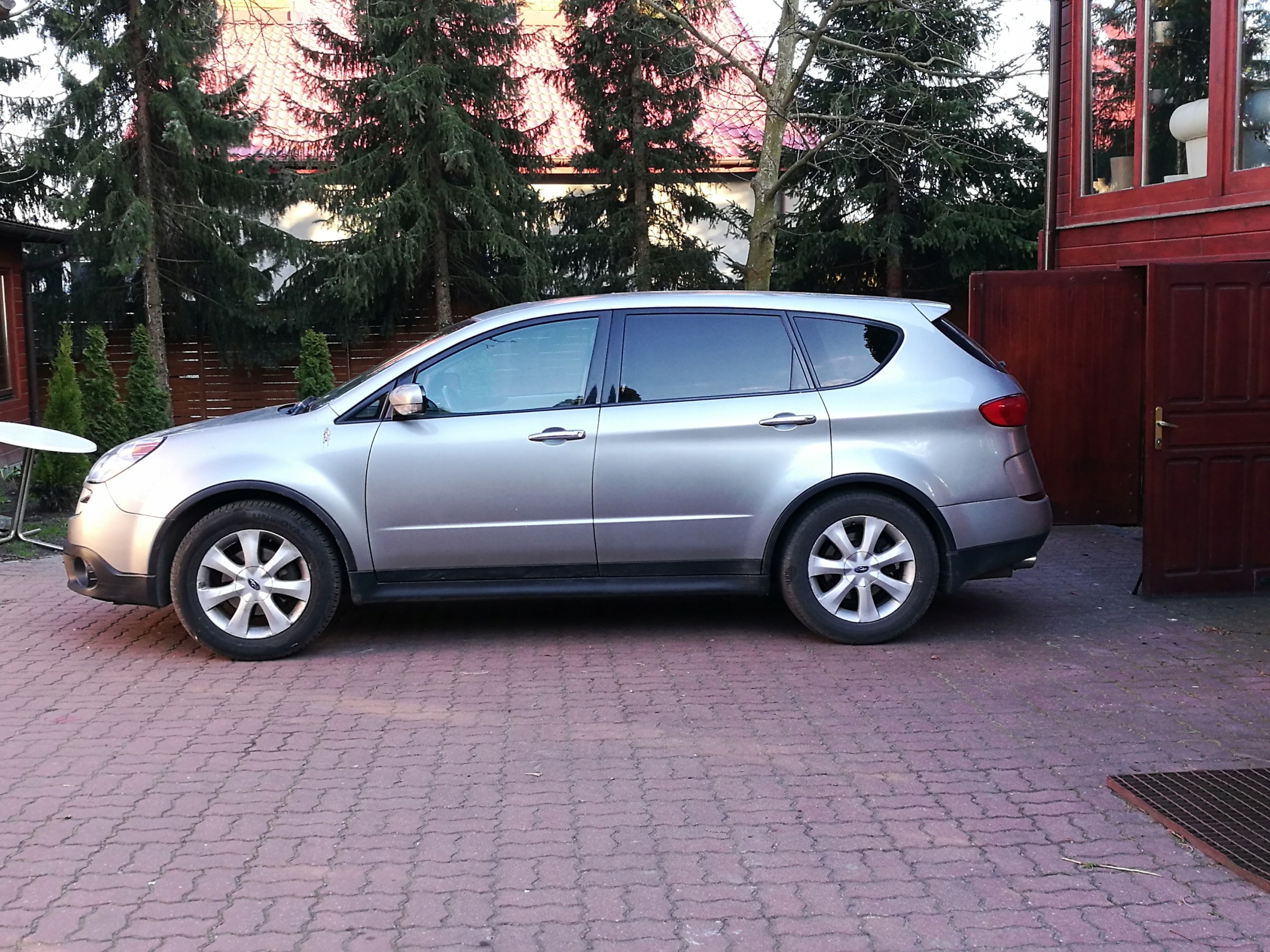 Subaru Tribeka B9 7osobowy samochód 7918089279