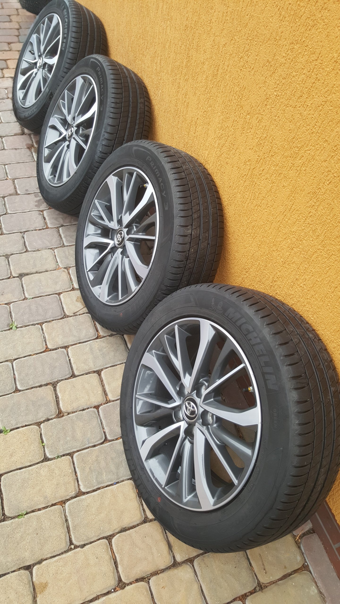 TOYOTA AVENSIS VERSO FELGI OPONY 215/55 R17 17x7J