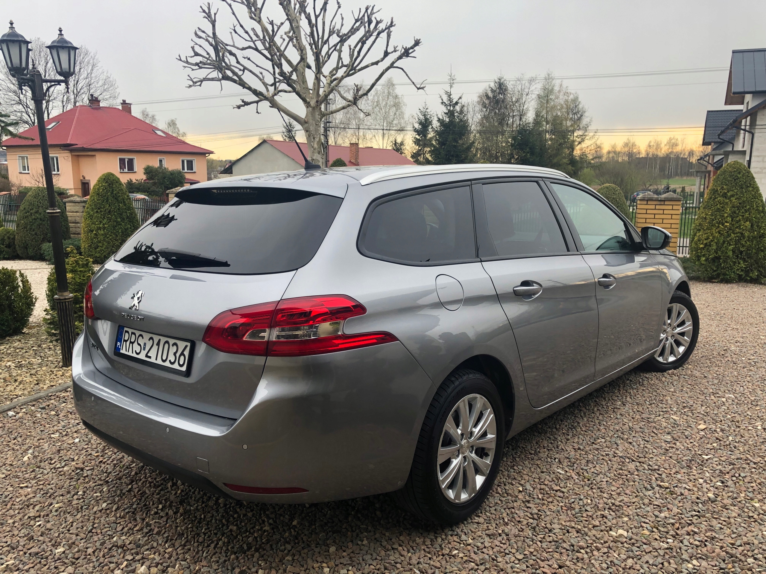 PEUGEOT 308 T9 2016ROK ///BŁEKITNY //// 8201996179