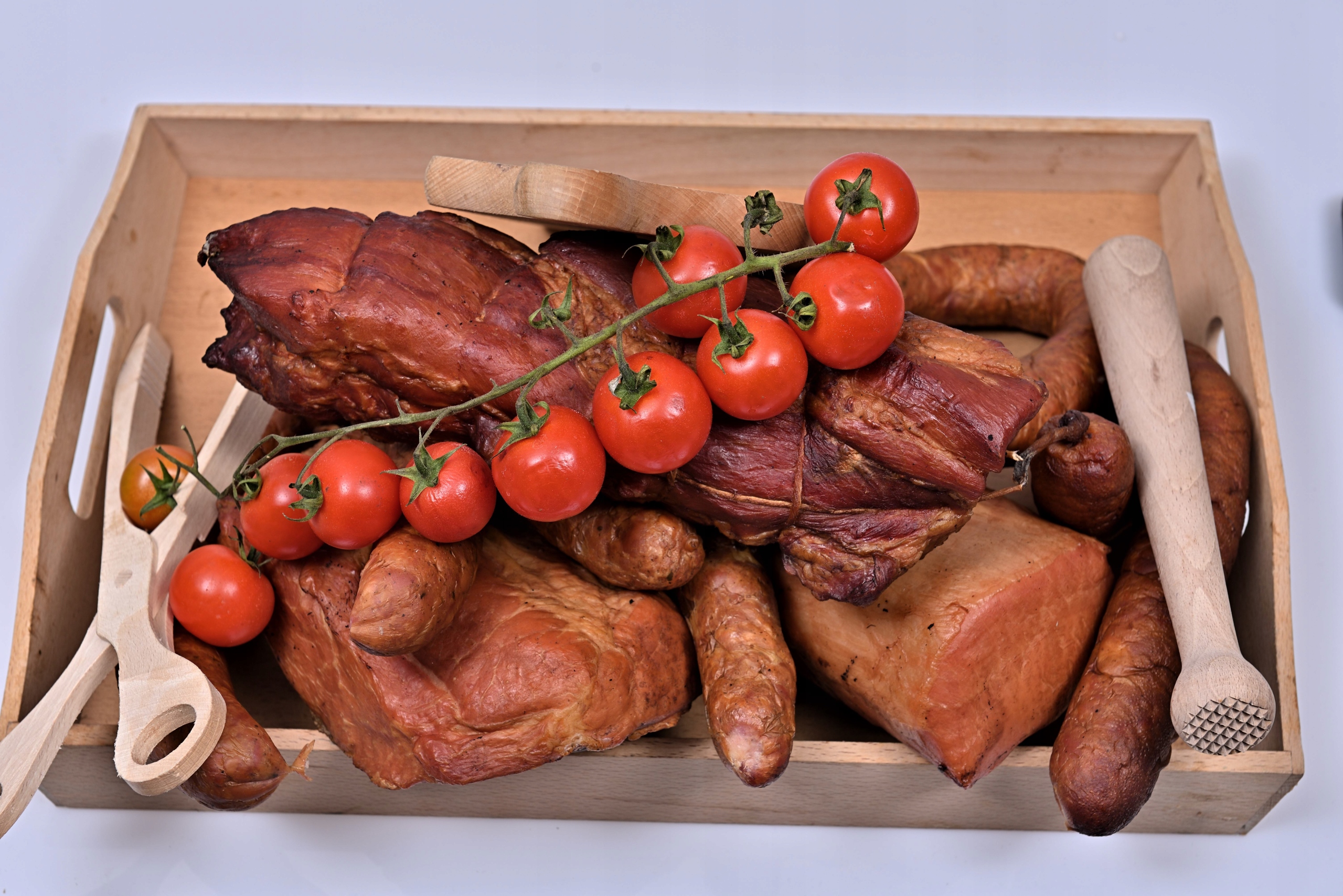 мясные чипсы деликатесы дичь. подарочный набор деликатесов. мясные деликатесы в подарок. оригинальная упаковка колбасы. колбаса полукопченая.