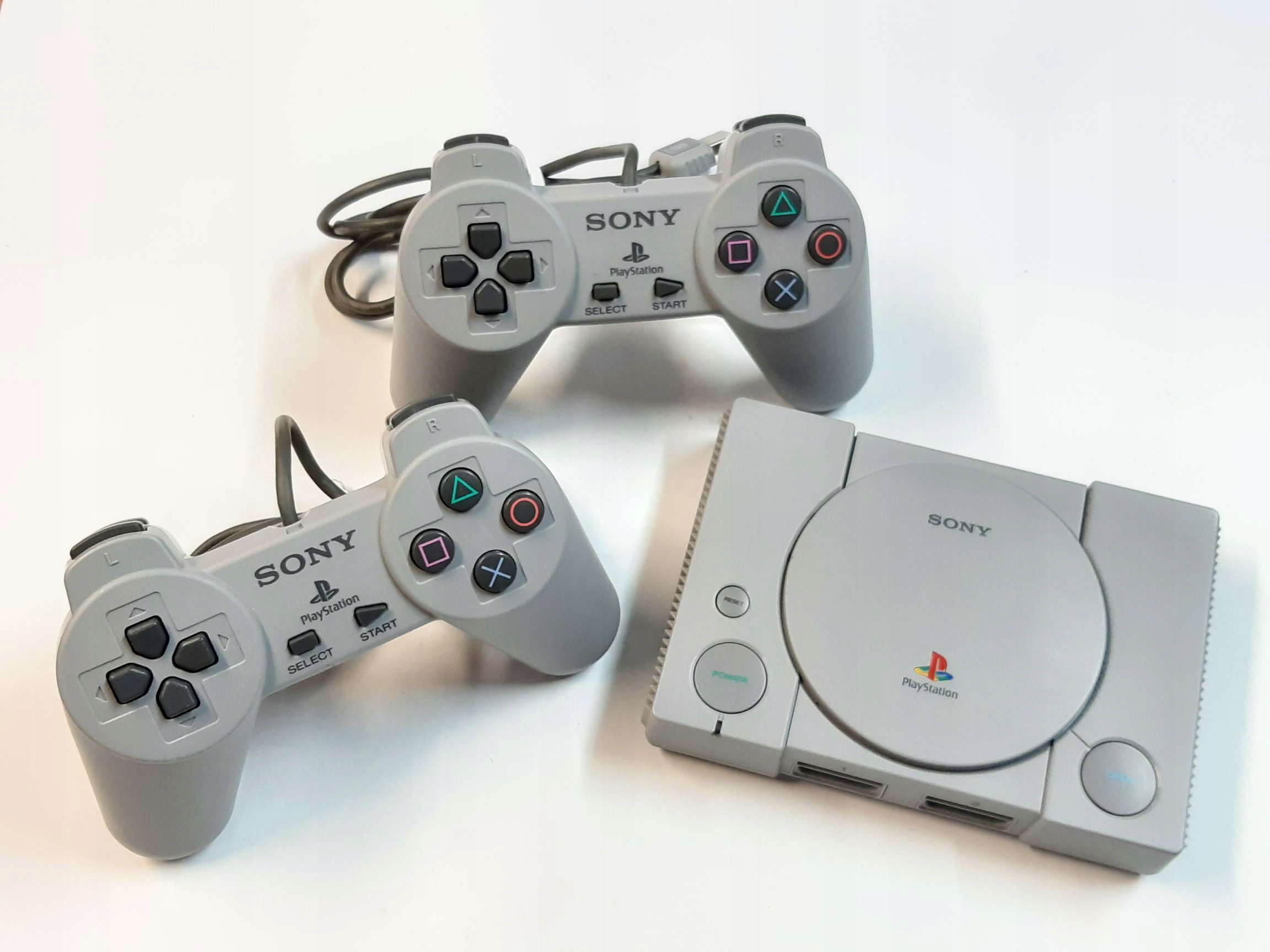 В каком году появился playstation. Sony playstation scph 7002. Сони пс 1. Sony playstation 1 one. Sony playstation 1.