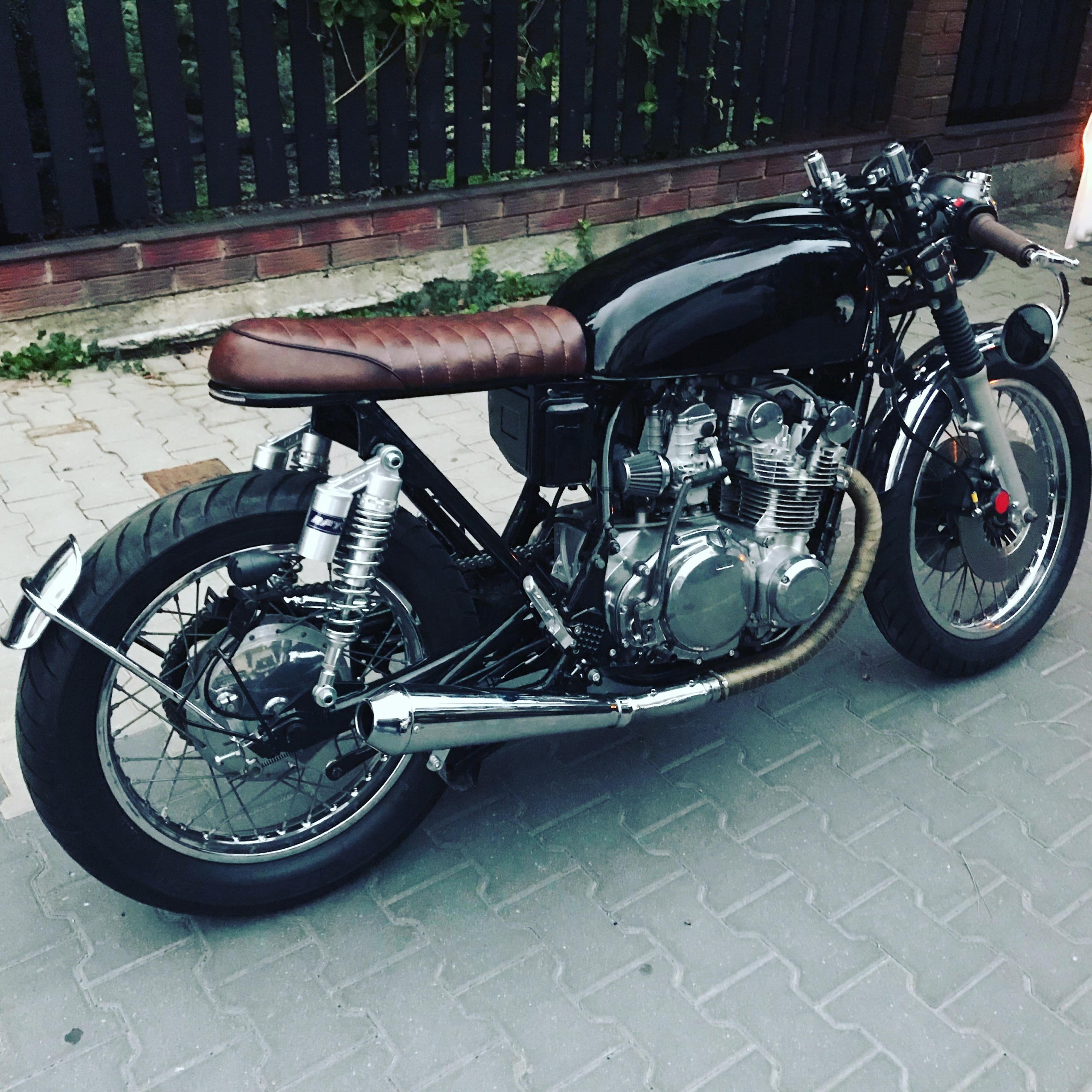  SUZUKI  GS  550 CAFE  RACER  8102362592 oficjalne archiwum 