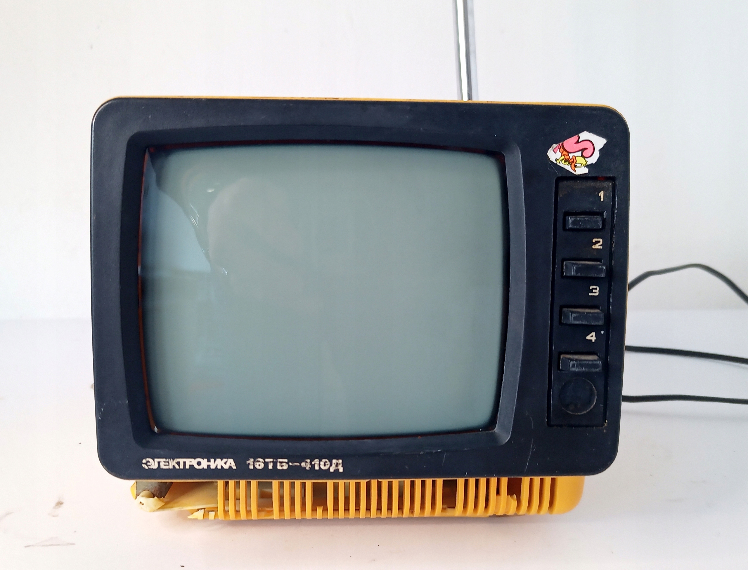 Telewizory kineskopowe w Oficjalnym Archiwum Allegro