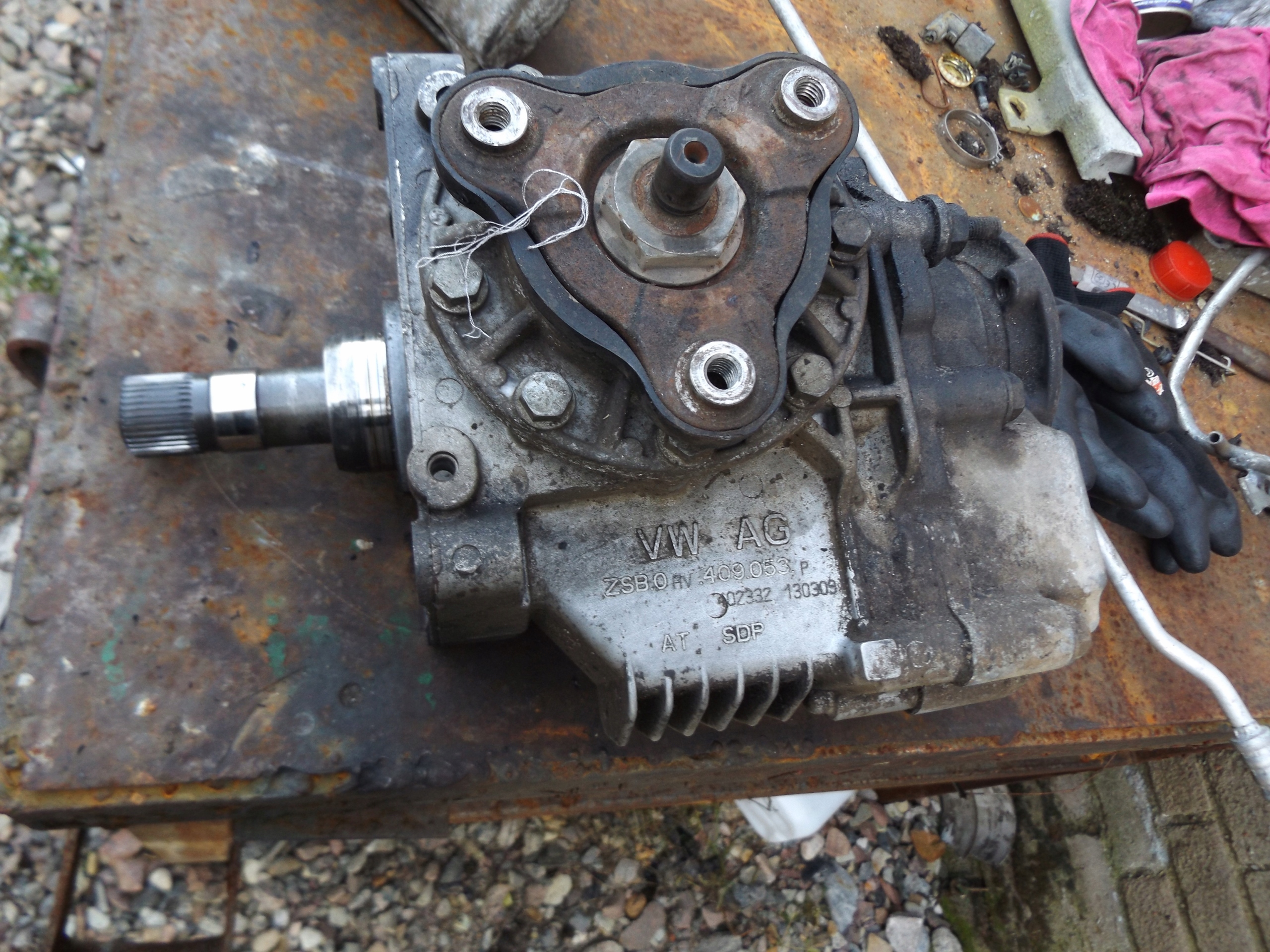 Редуктор skoda yeti. Редуктор шкода. Передний редуктор шкода йети 1. Задний редуктор skoda octavia. Передний редуктор skoda yeti.