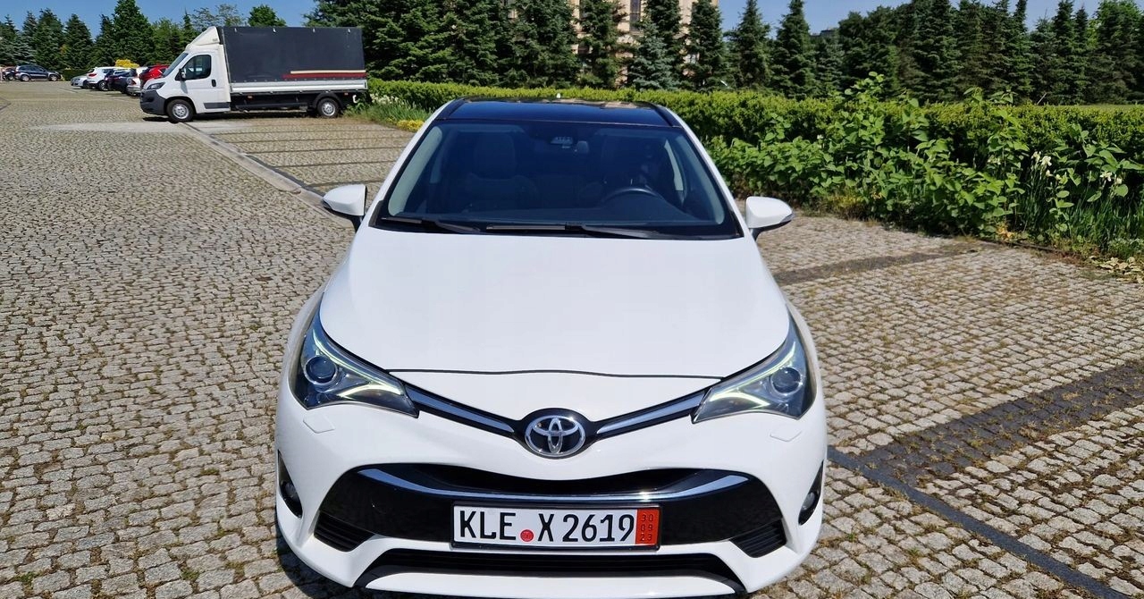 Toyota Avensis T25, czarna-beż, benzyna 2.0 - 7482609011 - oficjalne  archiwum Allegro