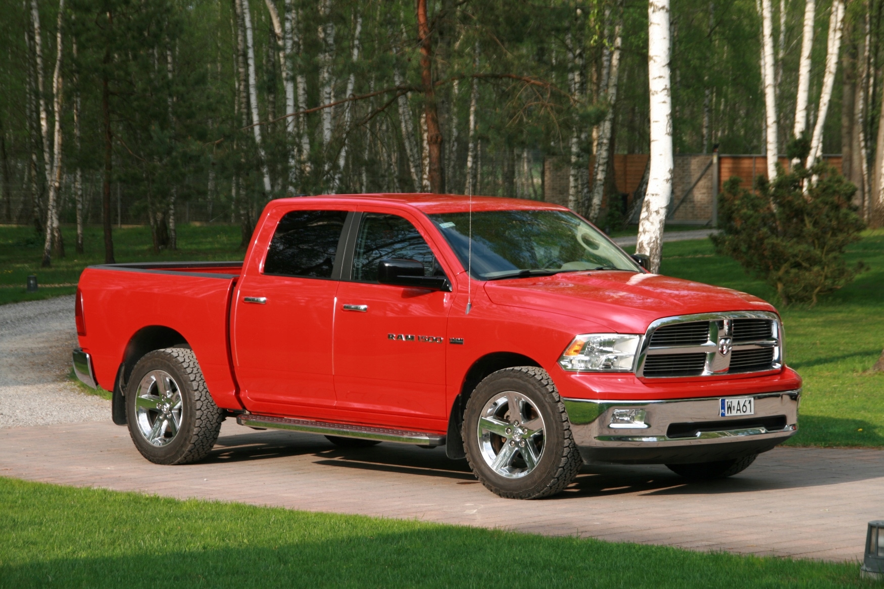 Додж чарджер 2012. Dodge ram 2003. Dodge ram 1500 2005. Додж рам 1500 красный. Додж чарджер 2012 черный.