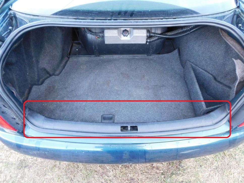 Ауди а4 б5 в багажнике. Audi a4 b6 седан багажник. Багажник ауди а4 б8 американский. Концевик багажника ауди 80 б4. Багажник ауди а4 б5.