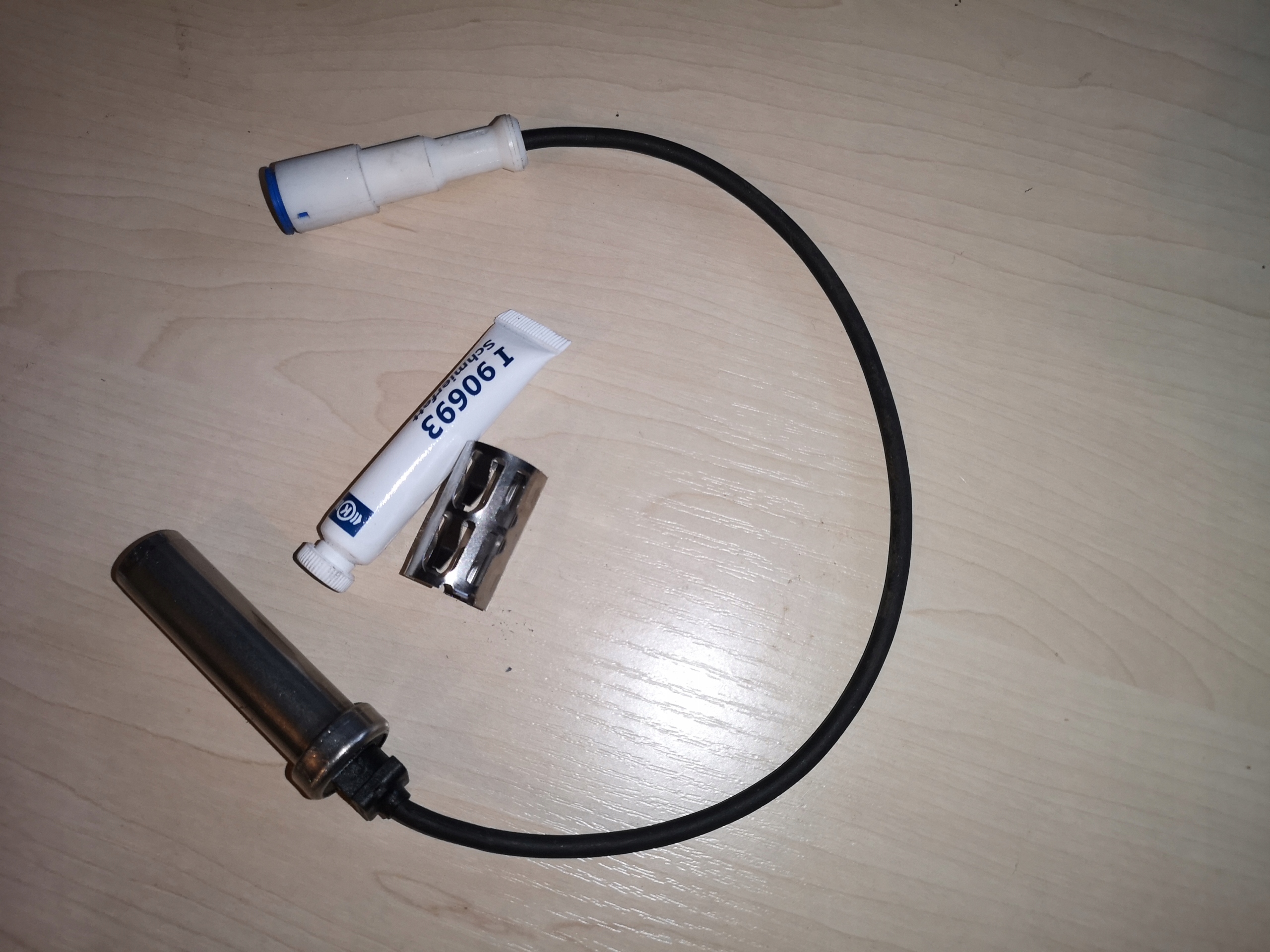 датчик abs saf skr 9042. 05. датчик абс 3302. датчик abs wabco 3 метра. датчик абс ивеко дейли.