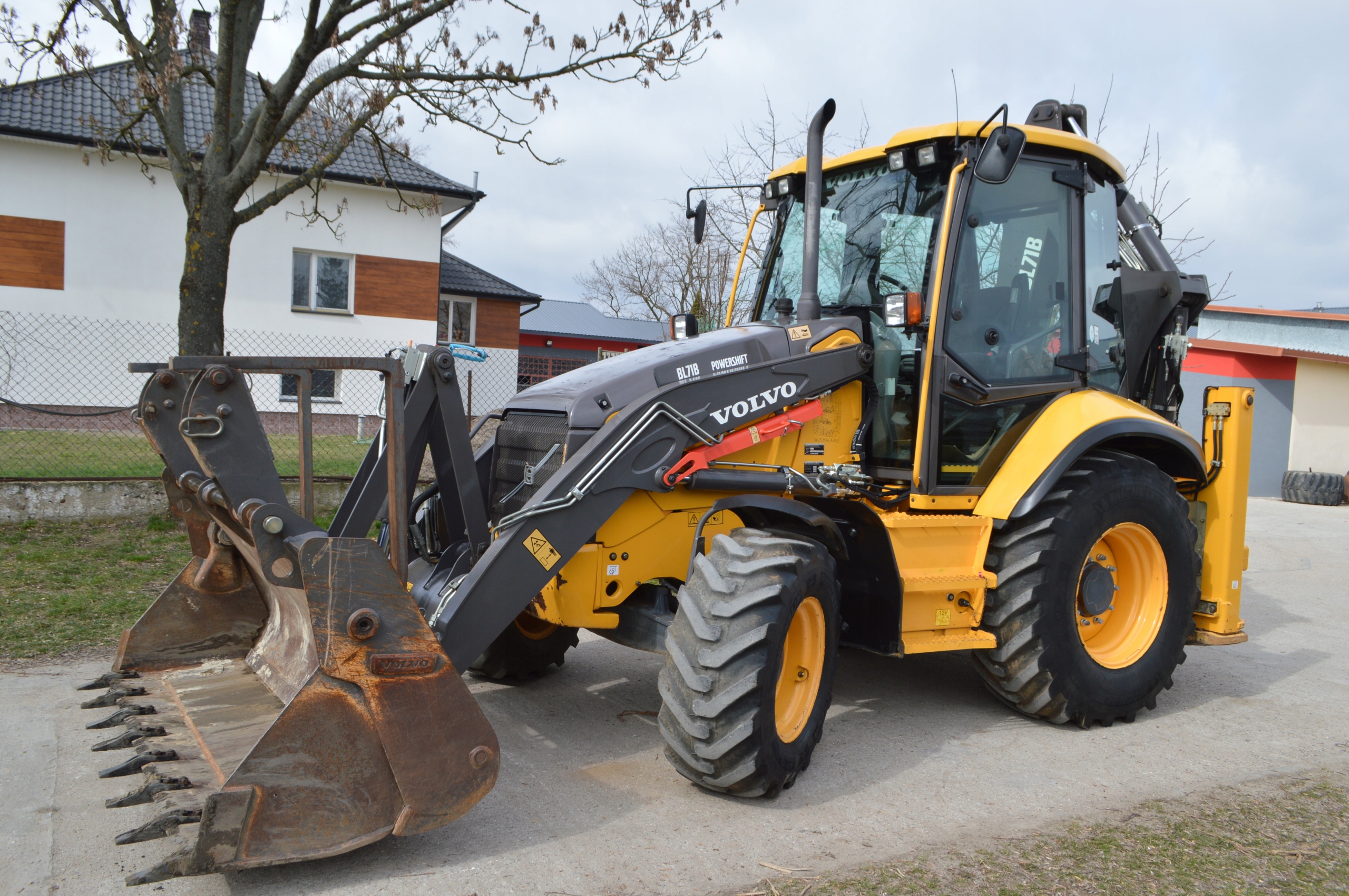 погрузчик volvo bl71b. вольво 71. экскаватор-погрузчик volvo bl71. экскаватор volvo bl71. вольво bl71b.