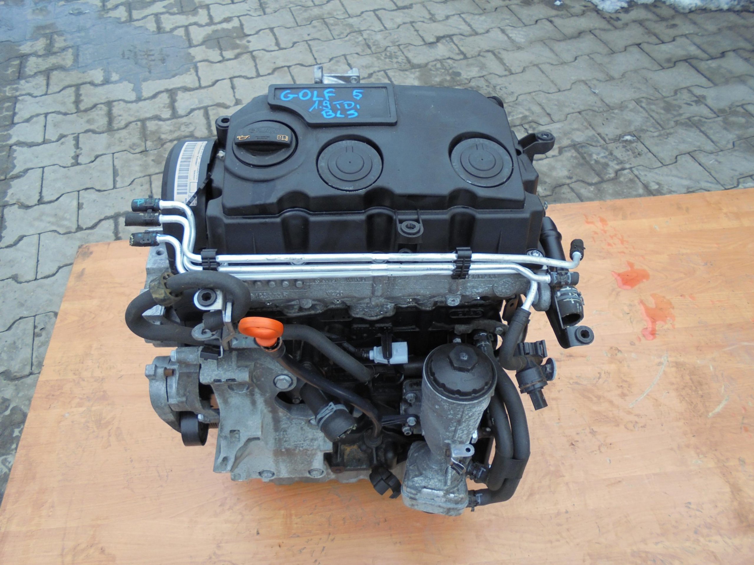Куплю двигатель vw. VW 1.9 TDI BLS. VW 1.9 TDI двигатель. Двигатель Фольксваген 1.9. Двигатель BLS 1.9 TDI.