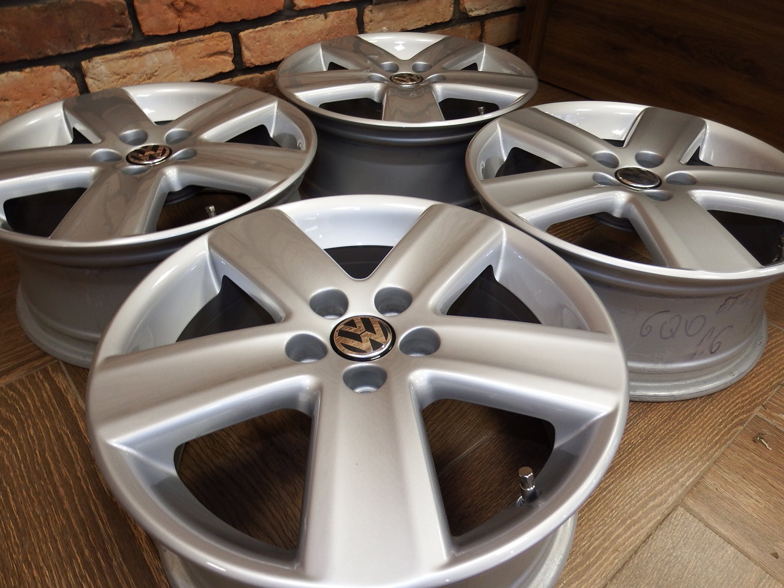FELGI VW POLO 6Q0 6,5x16 ET43 5x100 OEM GOLF 4 6582557053 oficjalne
