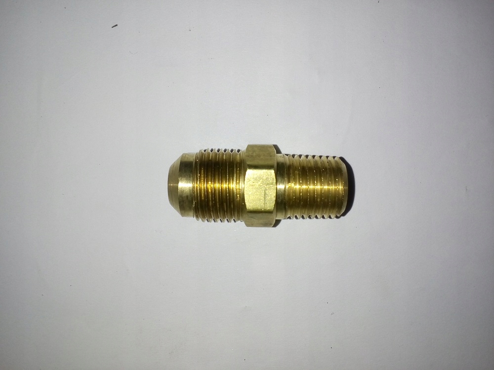 Штуцер тормозной ваз 2107. Главный цилиндр сцепления ваз 2106. Штуцер гцс 2105. Гцс ваз 2107 штуцер. Штуцер гцс 2105.