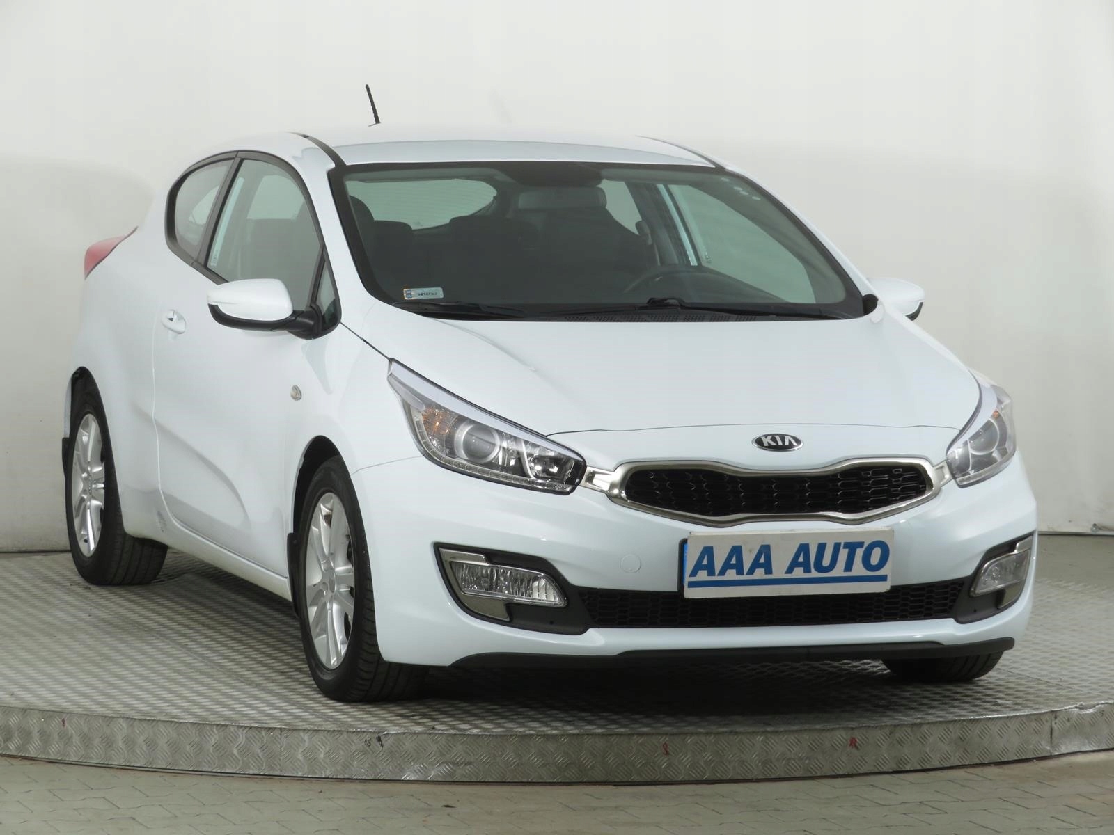 Кия сид 2017. Kia Ceed 2016. Kia Ceed 2015 белая. Киа СИД 2017 хэтчбек. Kia Ceed 2017 универсал.