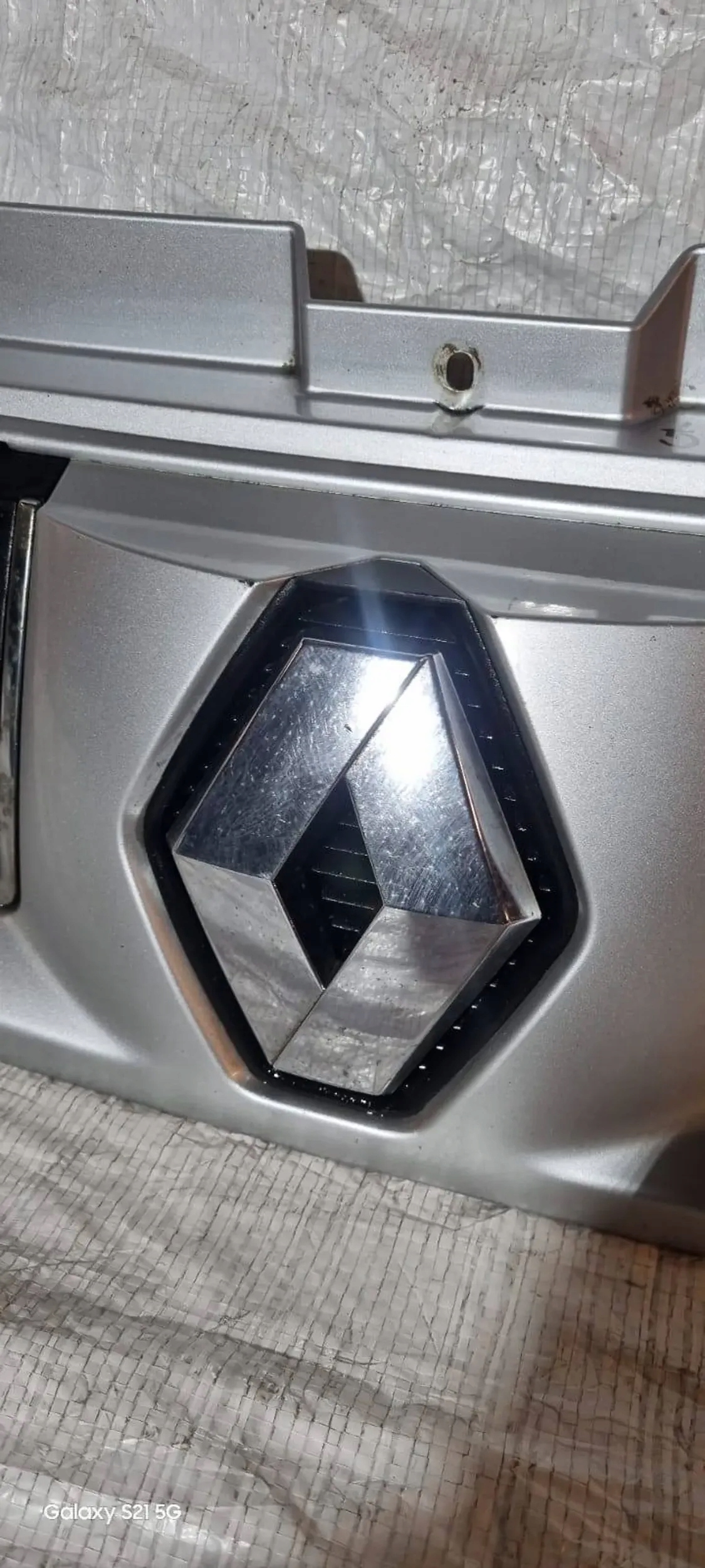 решетка радиатора переднего opel Vivaro II 01-