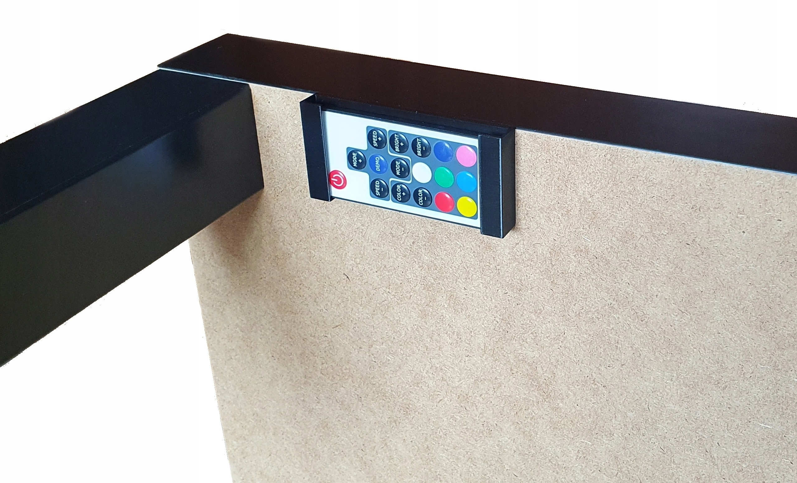 UCHWYT NA PILOT DO TAŚMY LEDOWEJ LEDÓW RGB DAMING Szerokość mebla 160 cm