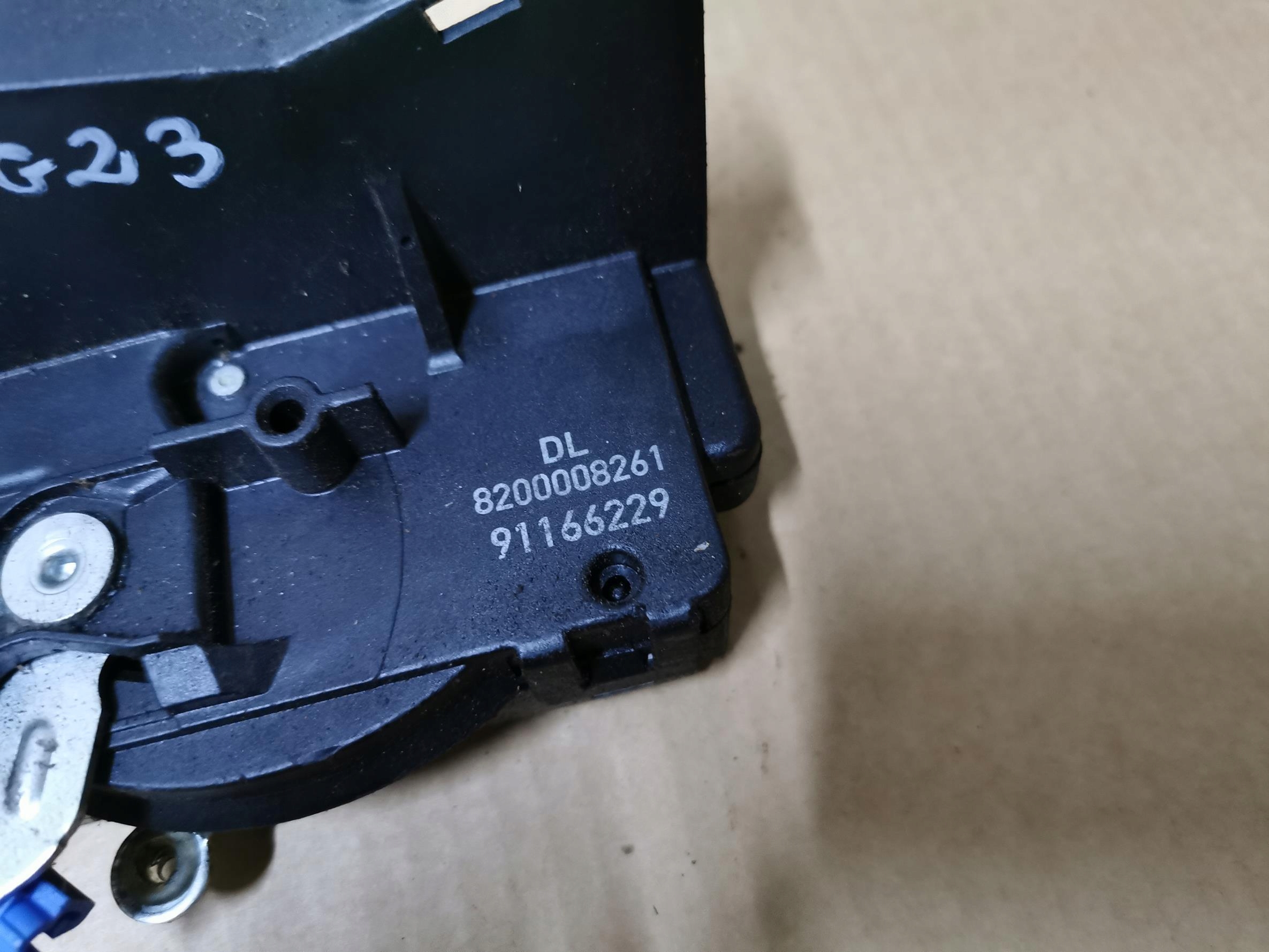 lock door right front RENAULT TRAFIC II 01-14 EU
