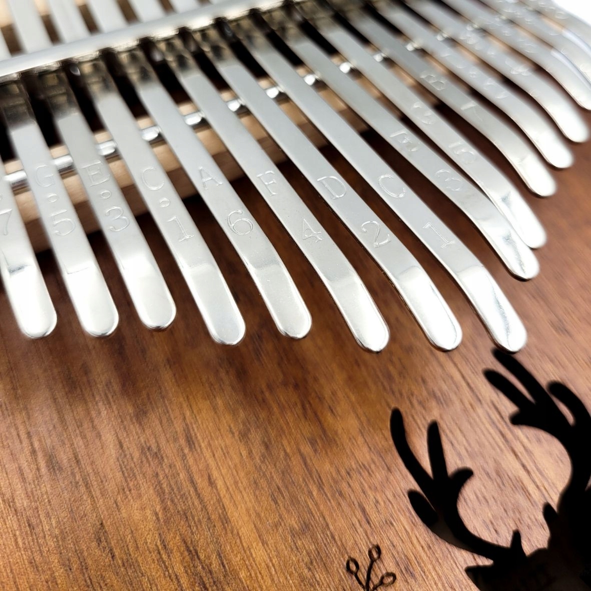 KALIMBA PREMIUM Cega-17 nowy model + pokrowiec Nazwa koloru producenta cedr