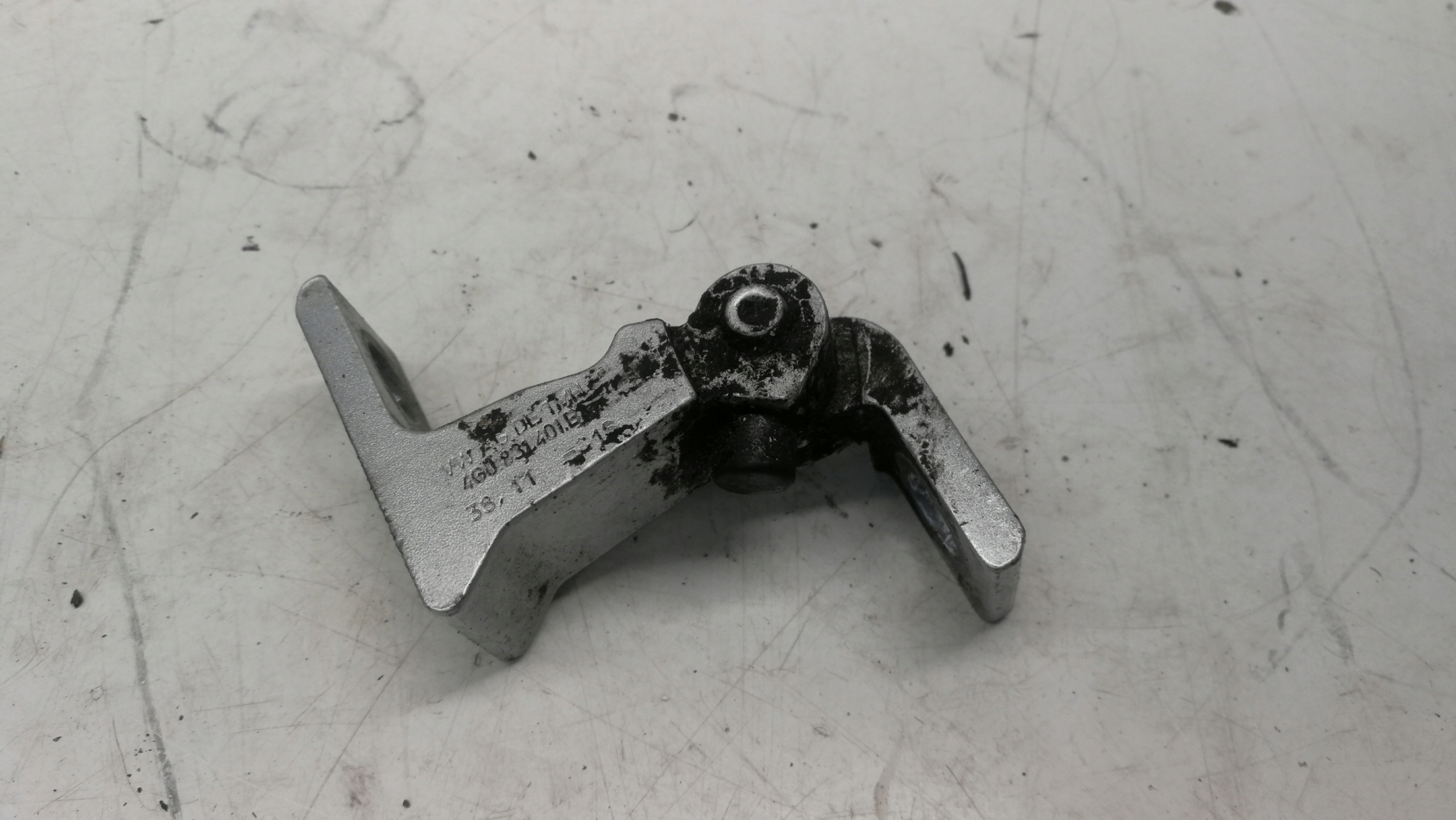 ZAWIAS DRZWI LEWY PRZÓD AUDI A6 C7 4G0831401B