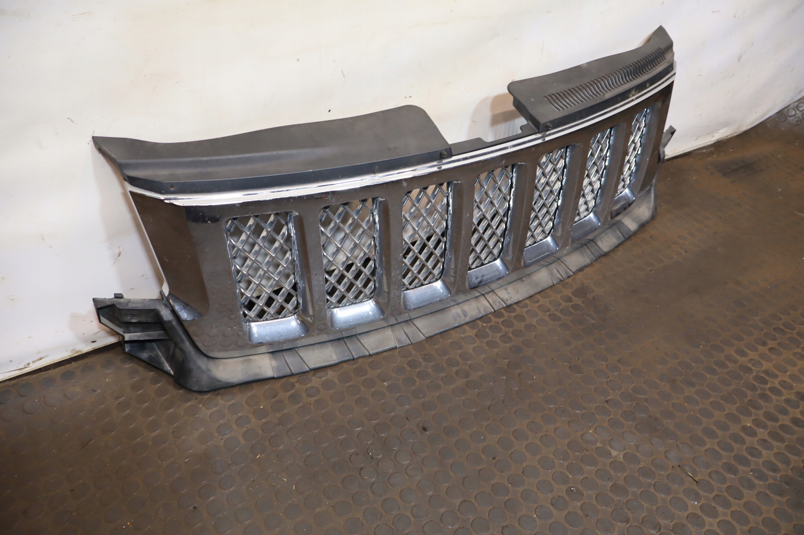 Jeep Cherokee J Kühlergrill FRONTGRILL Kühlergitter - Thumbnail 1