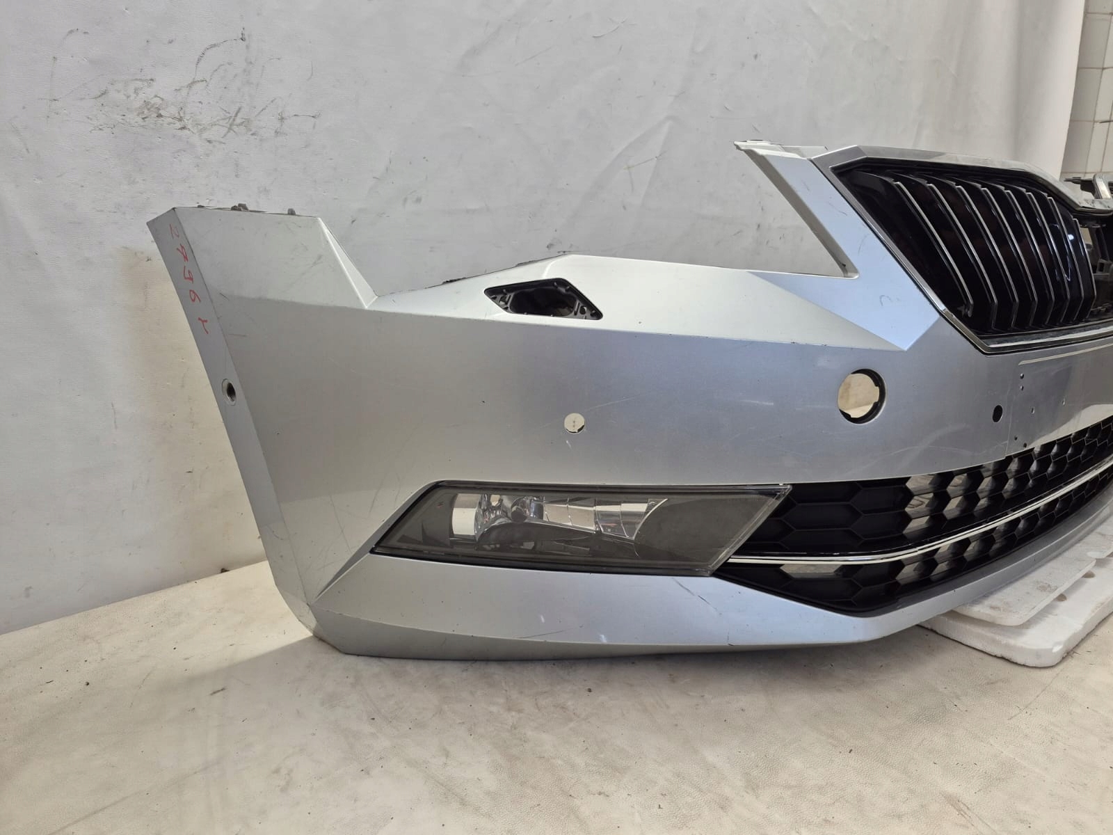 SKODA SUPERB III 3V0 15-19 bumper front front SPR PDC 3V0807221
