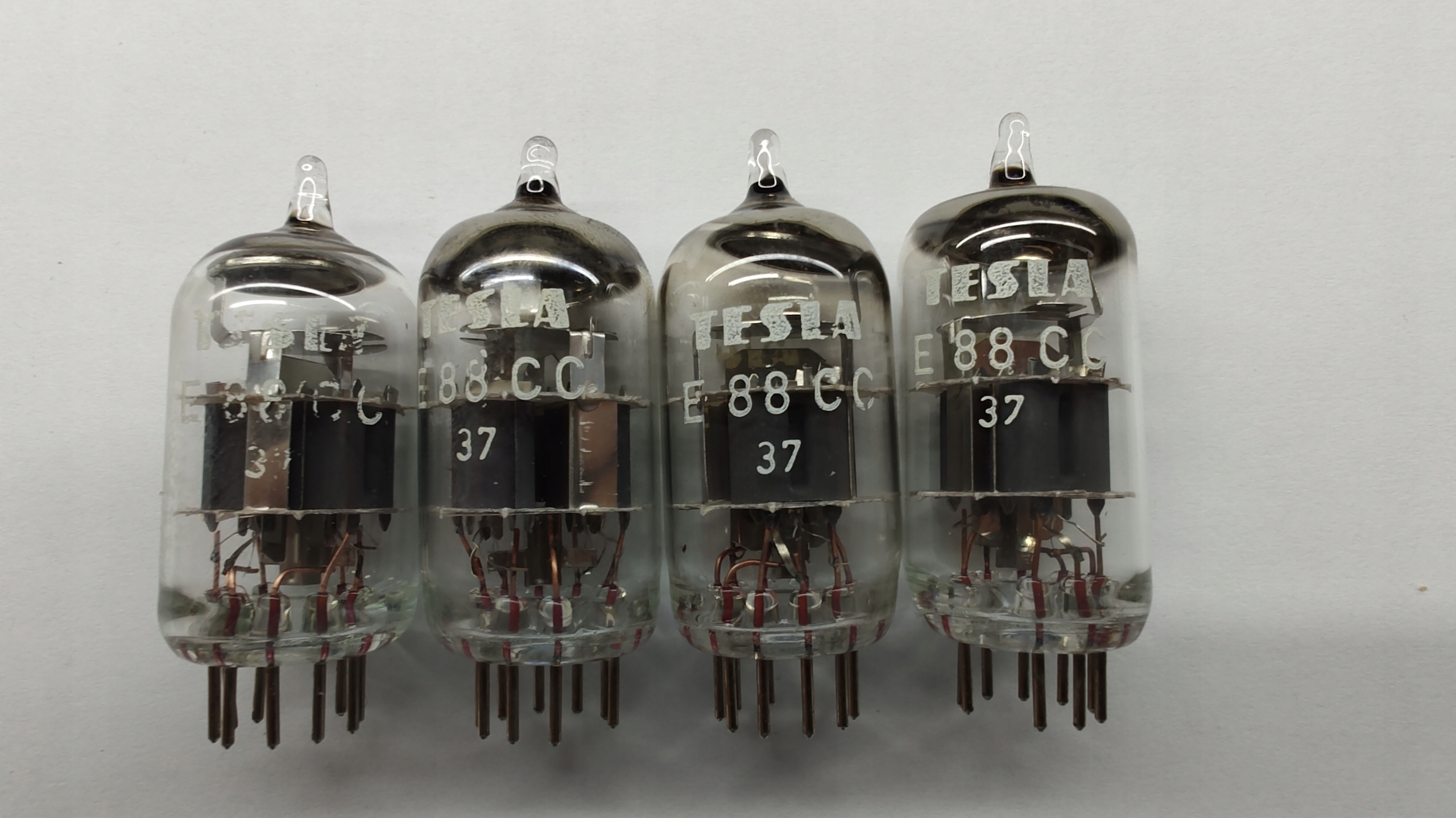 Электронная трубка E88CC