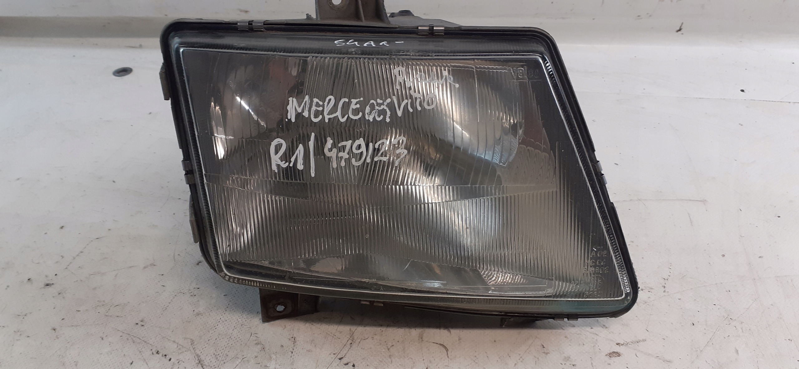 light right front Mercedes Vito 01r
