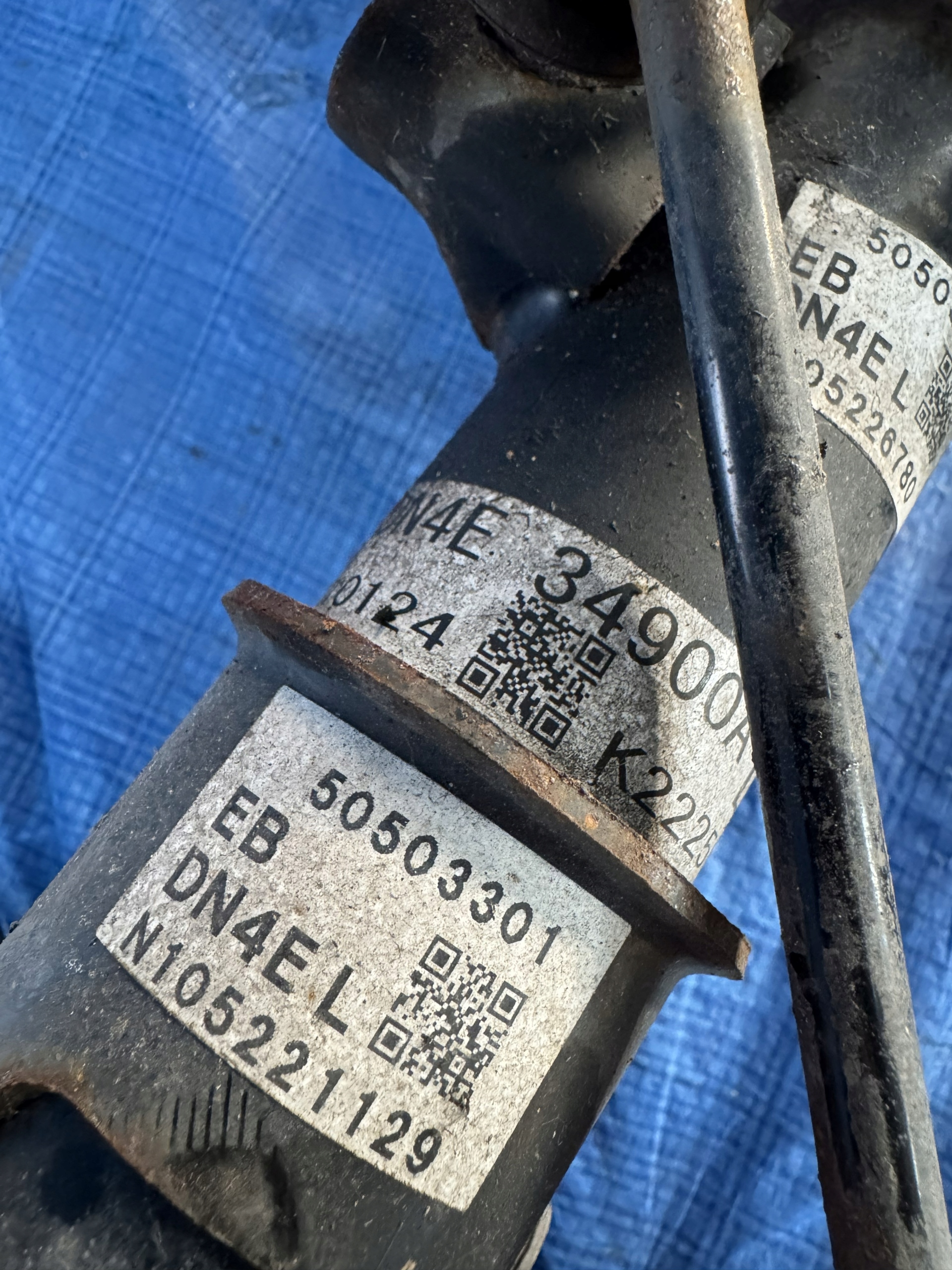 передний левый mazda MX-30 DN4E34900A