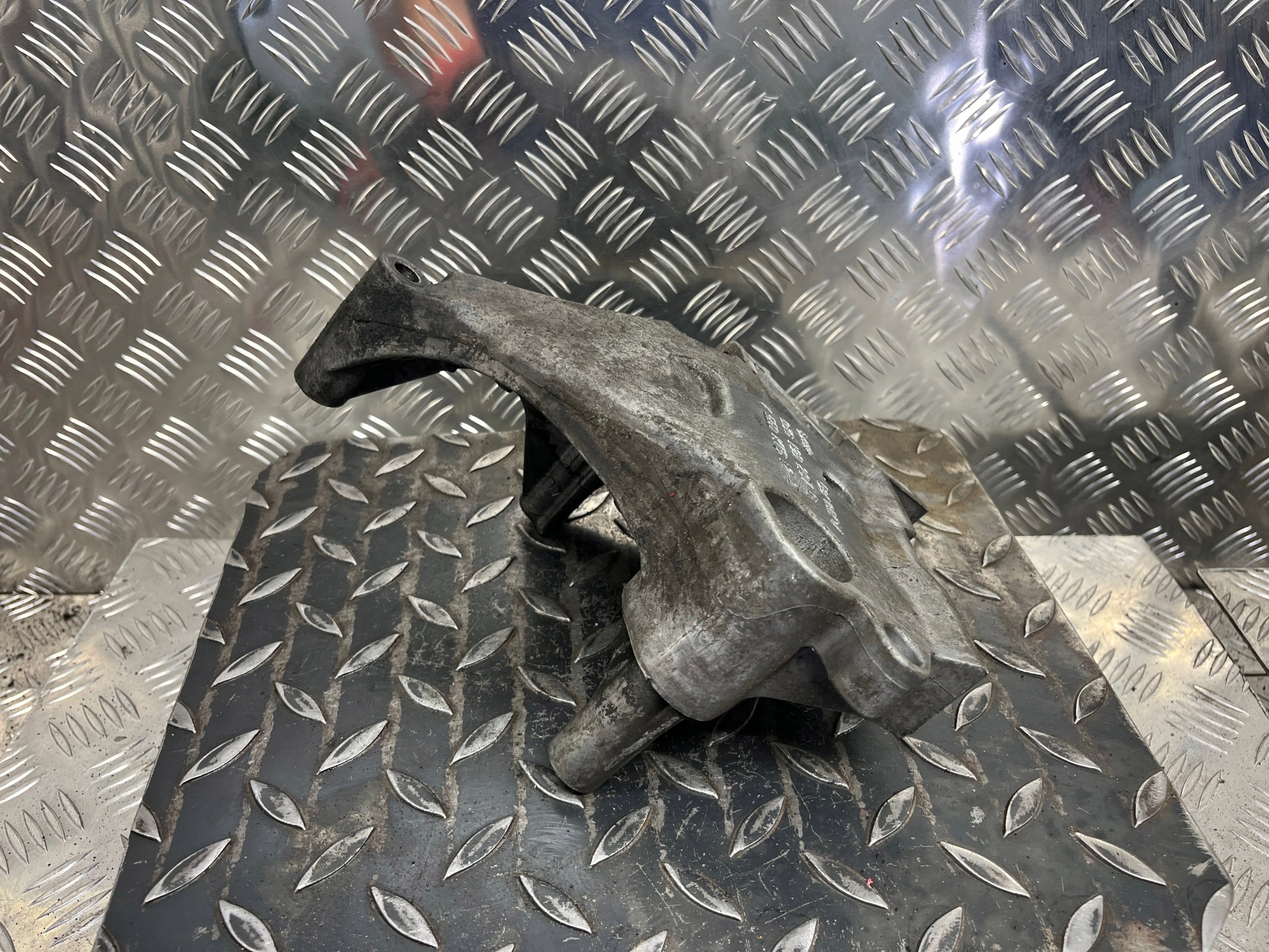 engine mount VOLKSWAGEN TOURAN 1