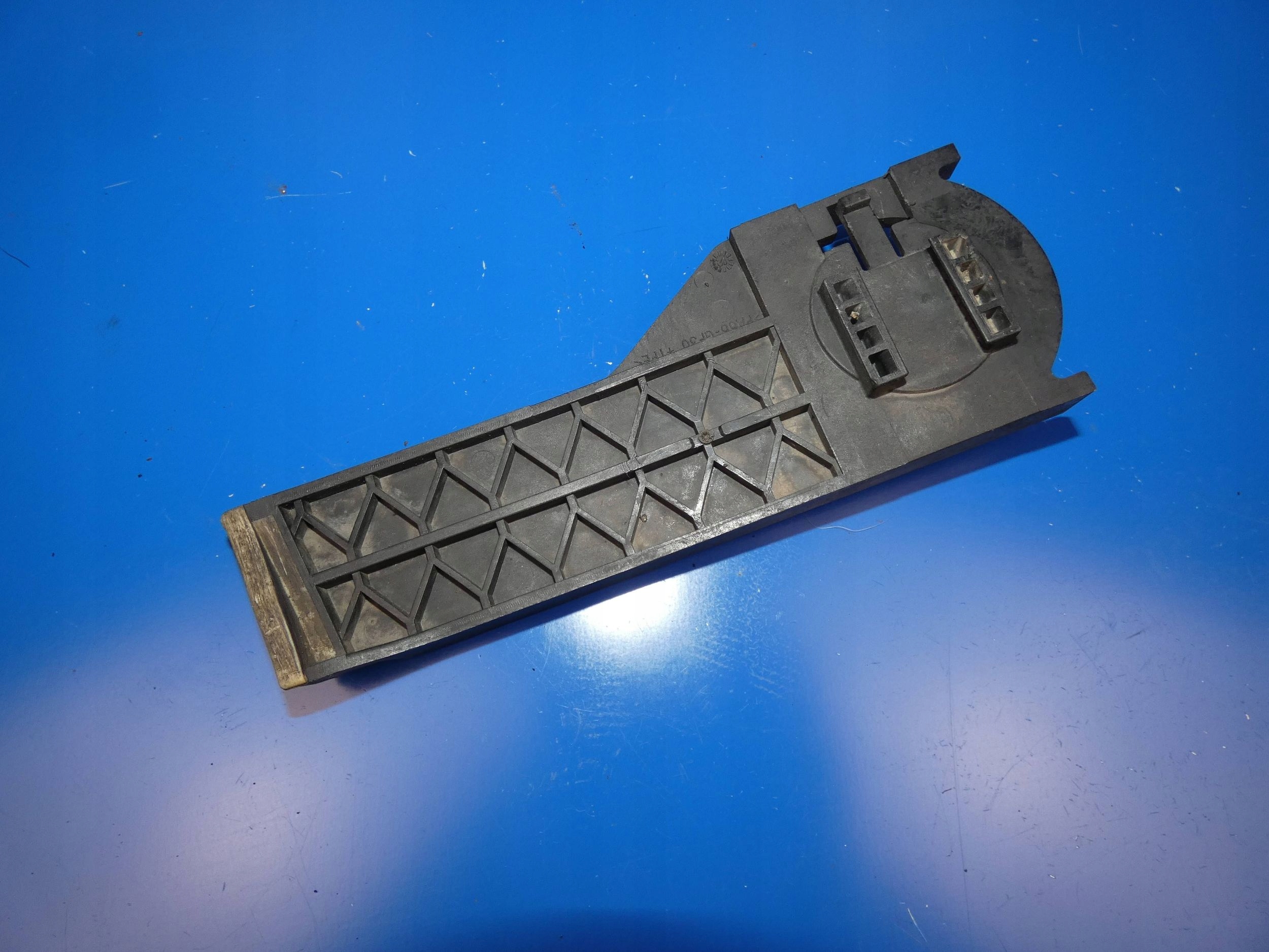MERCEDES B KLASA W246 bracket holder radiator console
