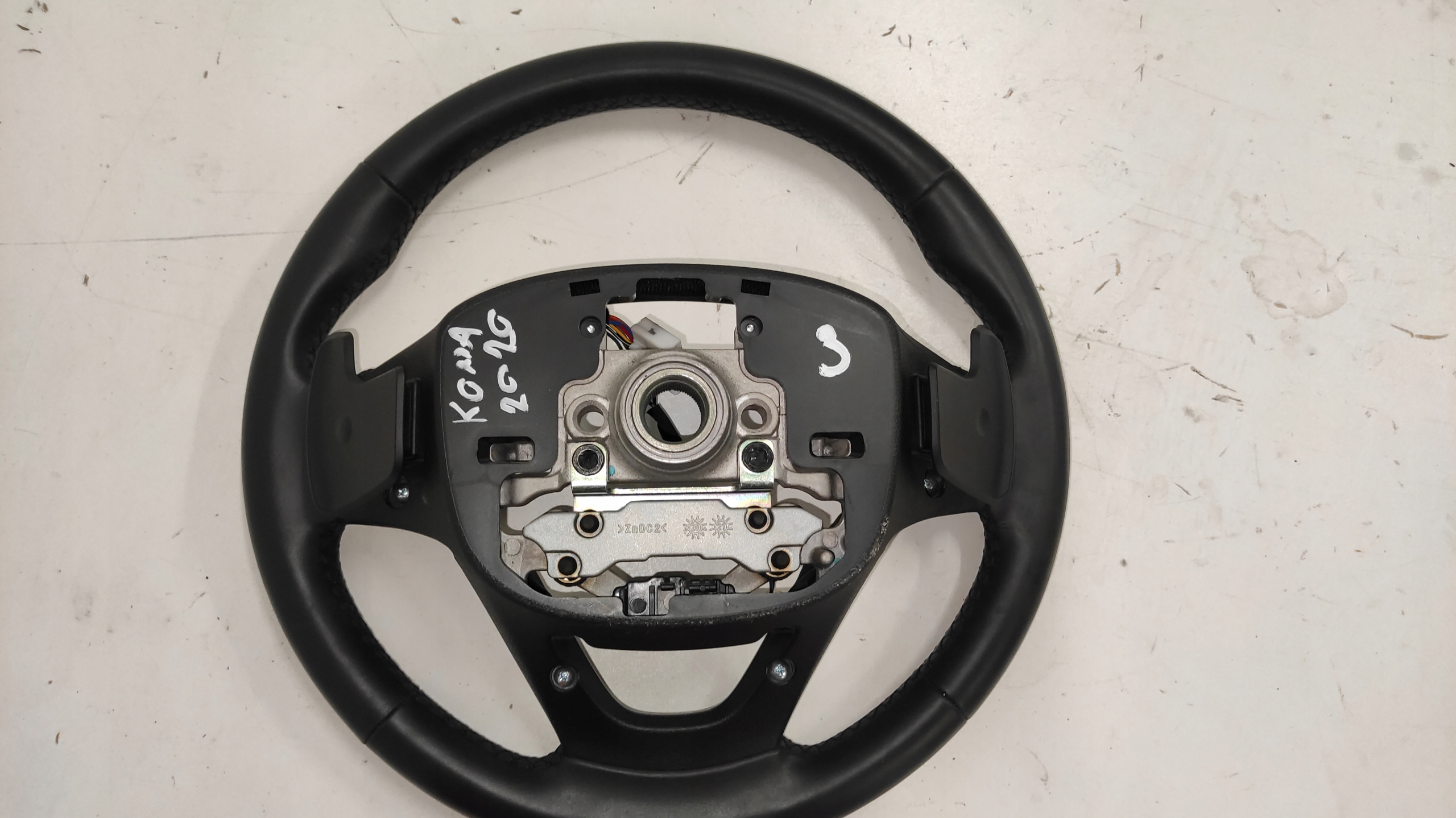 HYUNDAI KONA steering wheel, leather MULTI with shifting