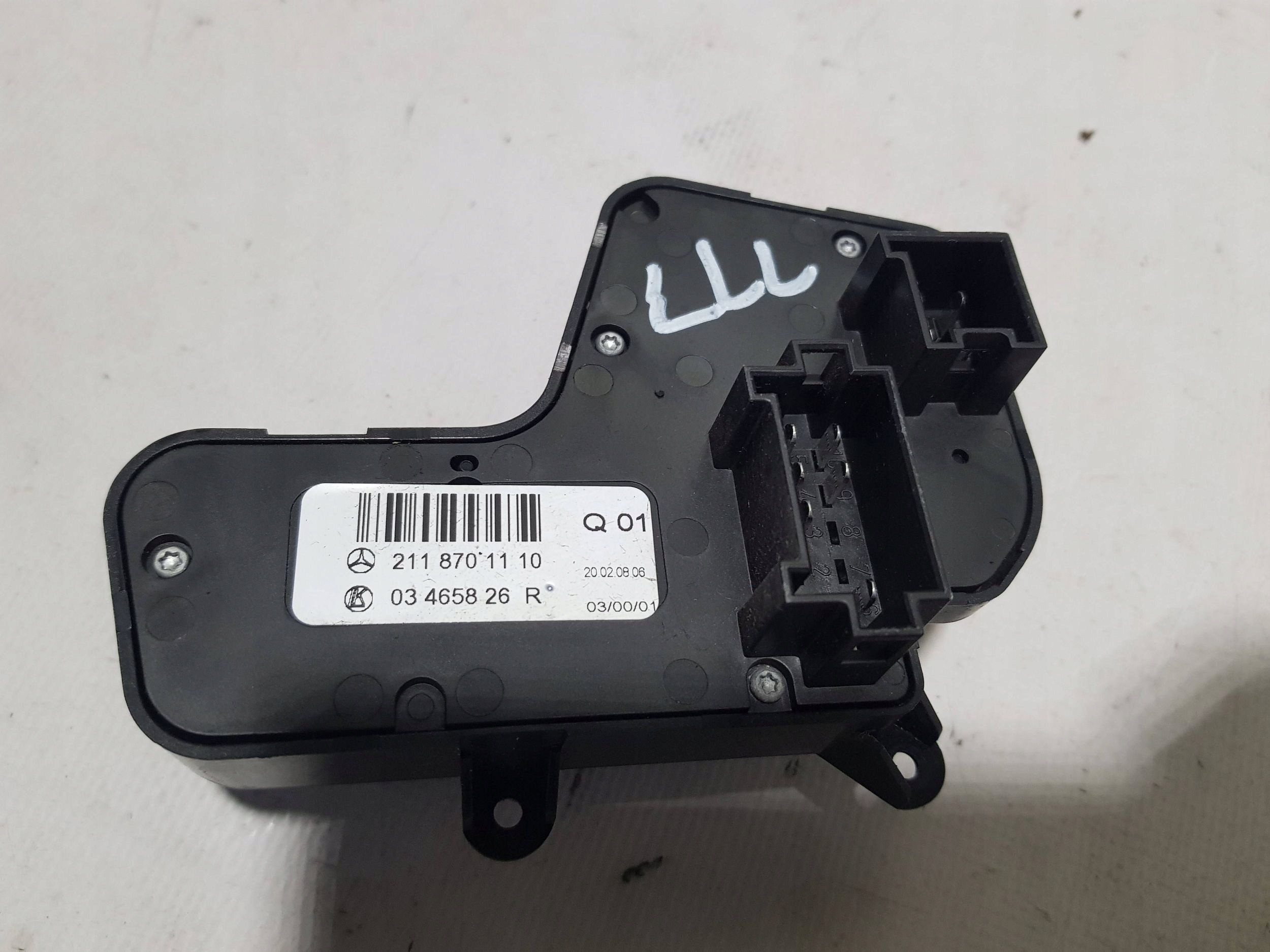 PANEL seat right driver´s MERCEDES W211 2118701110