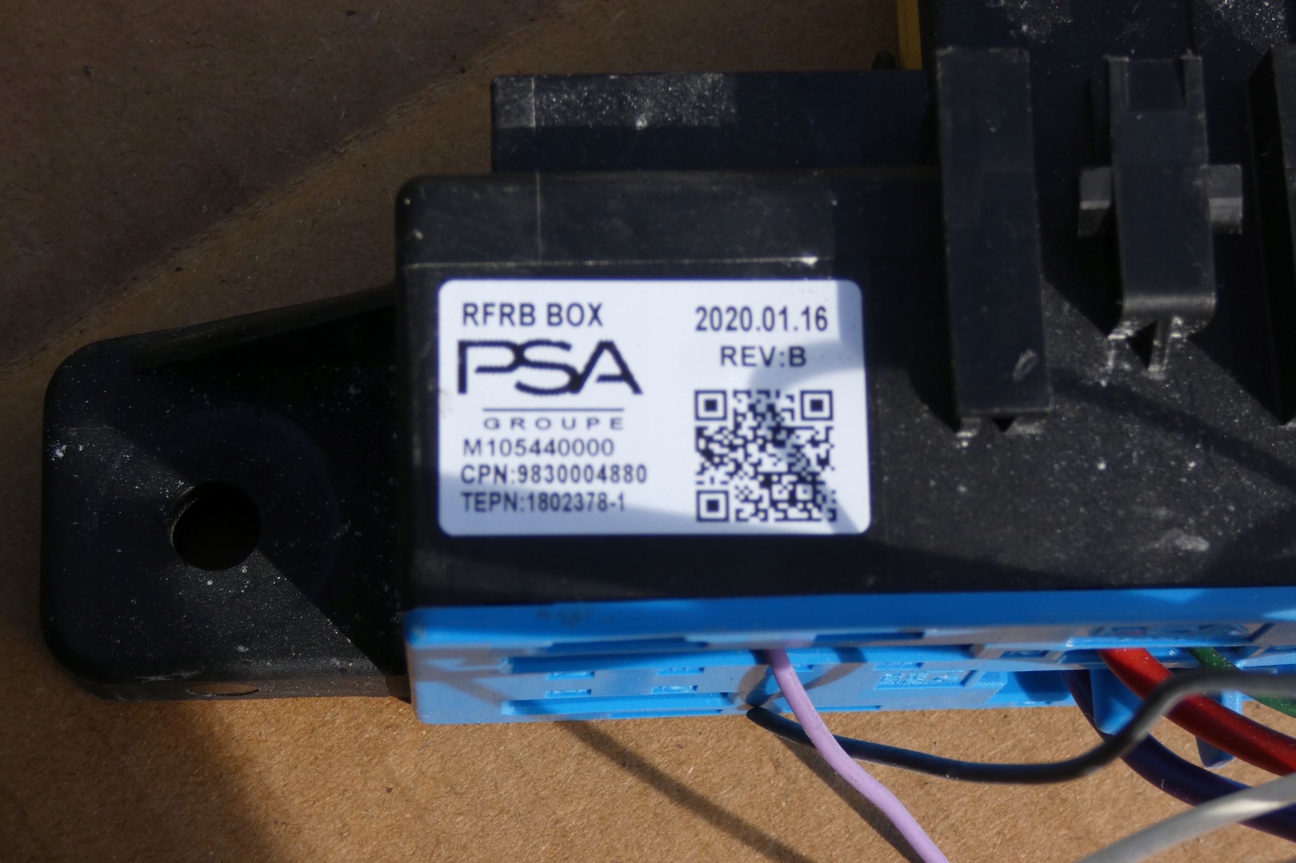 Module Boîte BSI Peugeot Citroen Opel 9830004880