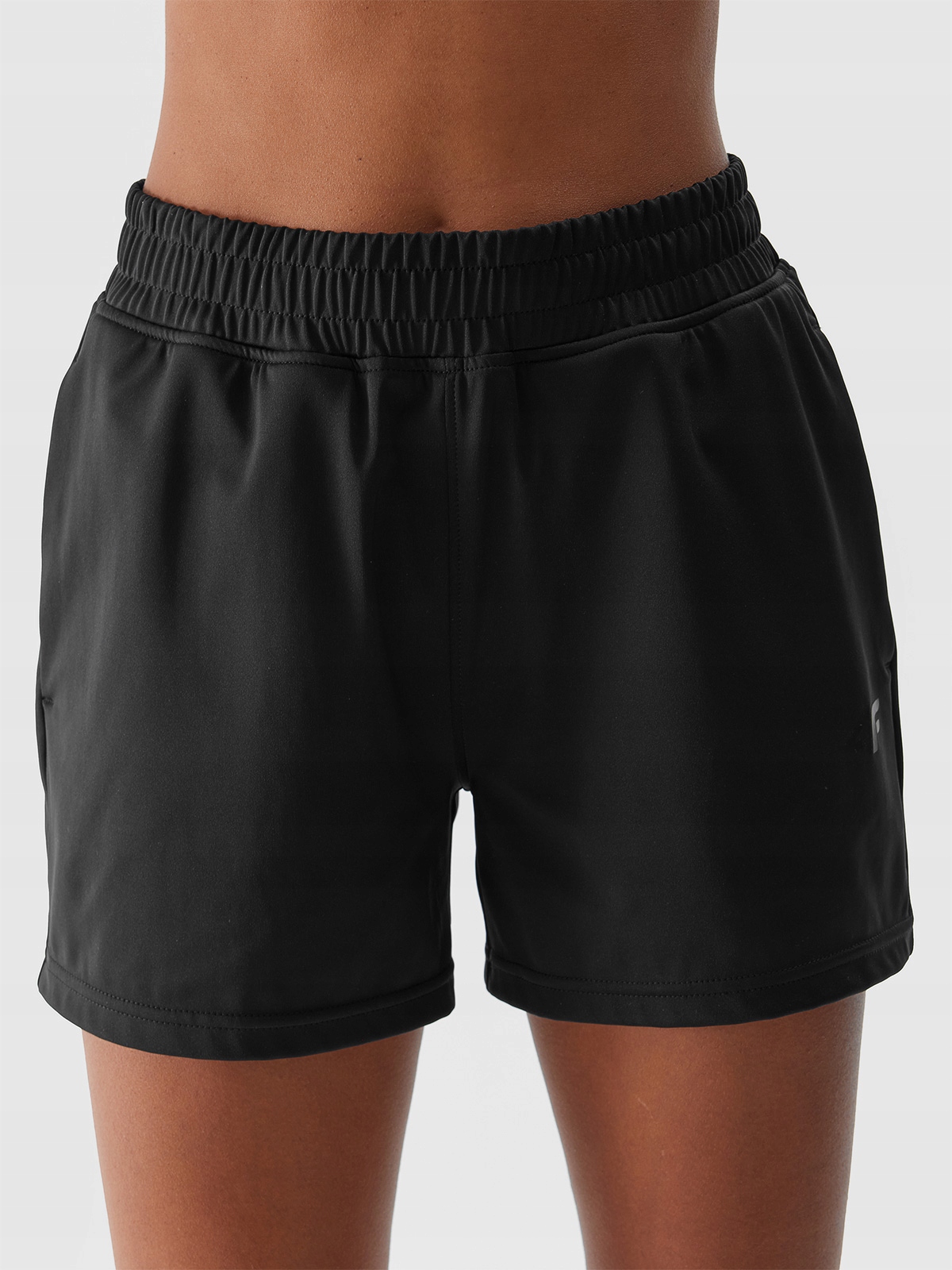 SPODENKI 4F DAMSKIE TRENINGOWE SZYBKOSCHNĄCE - CZARNE r. S Rozmiar S