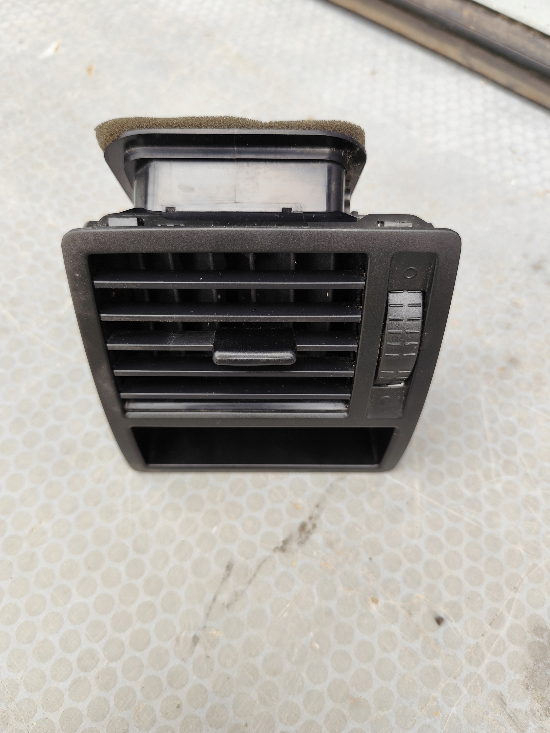 VW T5 T5 LIFT grid air conditioning devices left