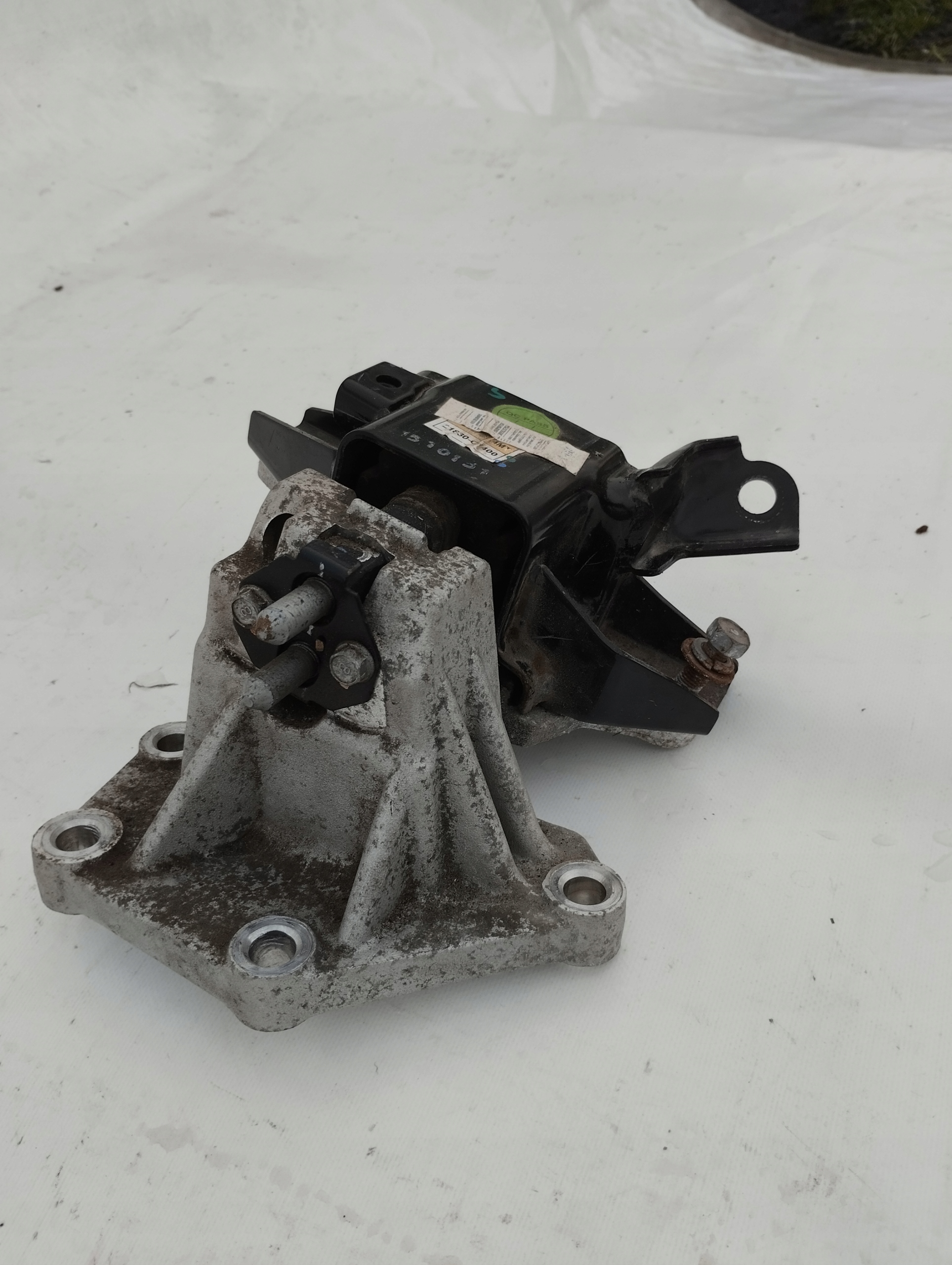 HYUNDAI I20 II 1.4 CRDI Airbag Getriebehalter