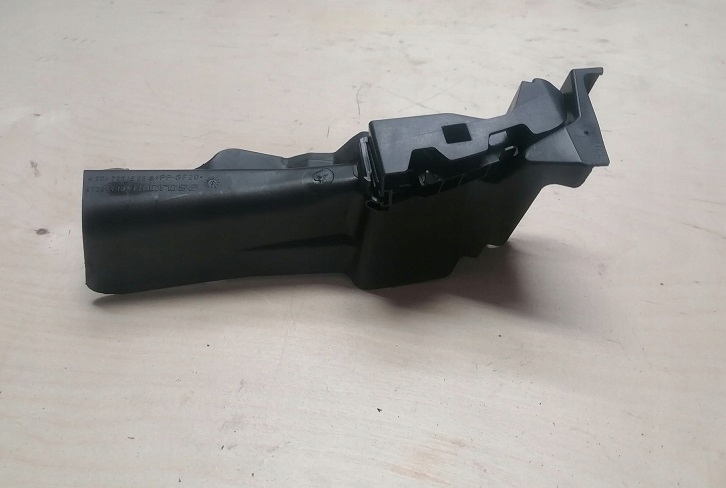 MERCEDES W204 PLASTIK OSŁONA ZAMKA LEWY PRZÓD