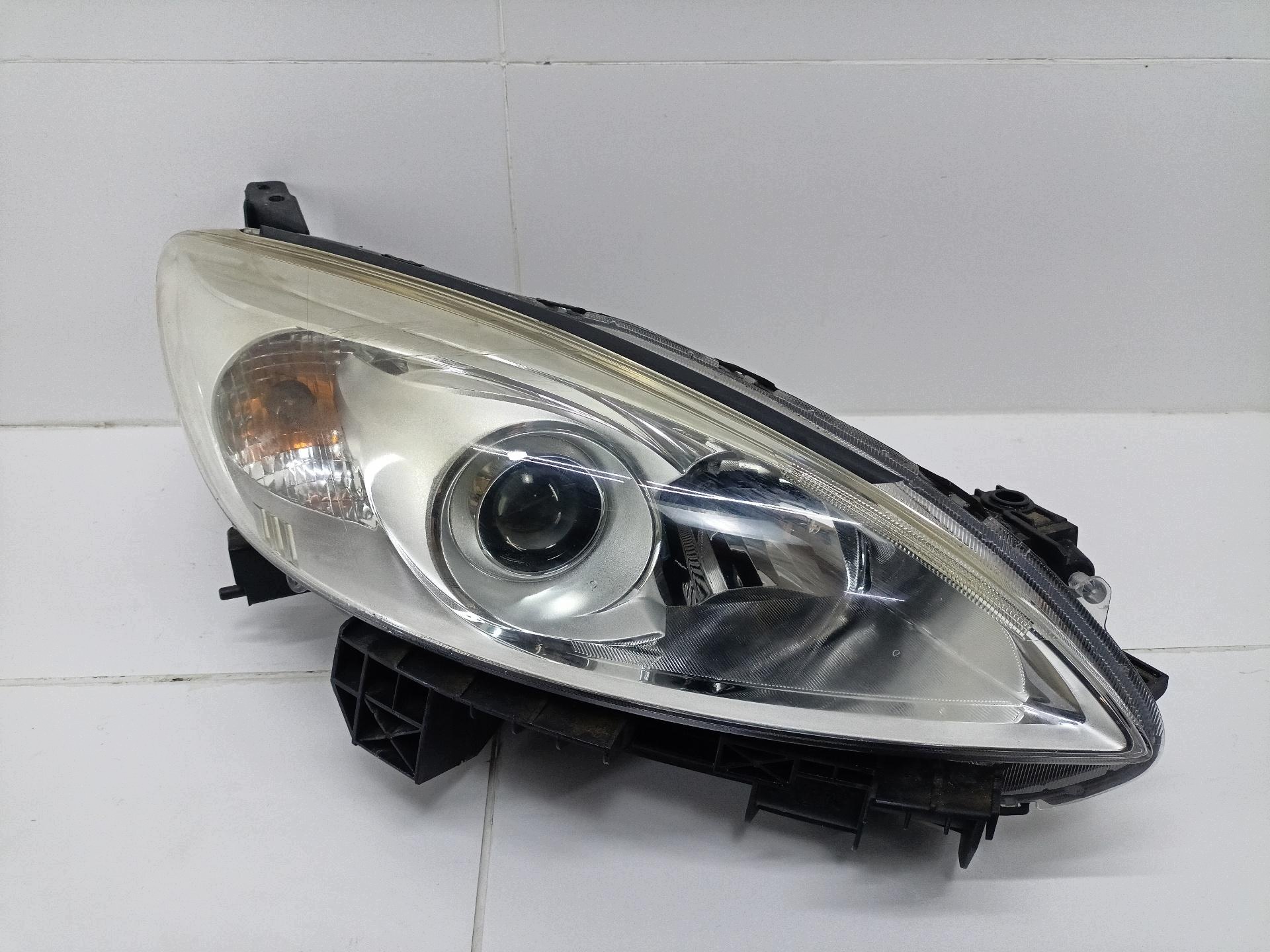 light front right side Mazda 5 2 CW 2012