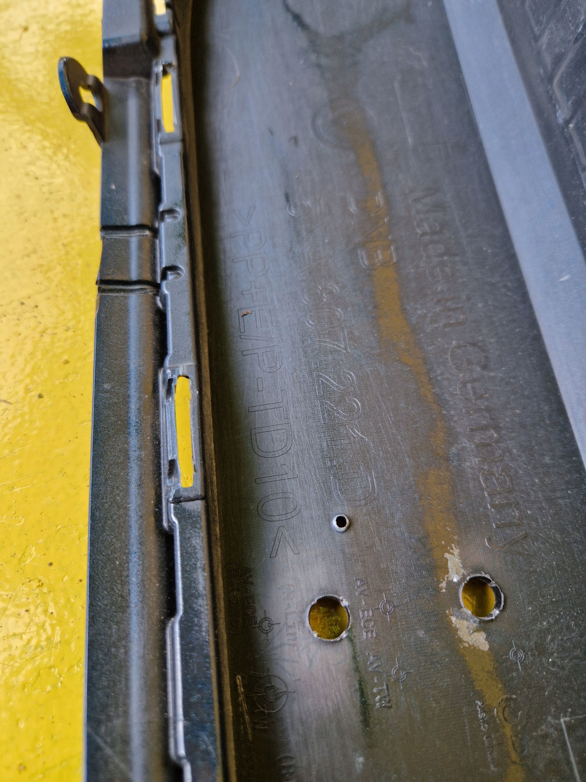 VW TIGUAN II LIFT R-LINE ZDERZAK PRZOD 6PDC 5NA807221D Waga produktu z opakowaniem jednostkowym 25 kg